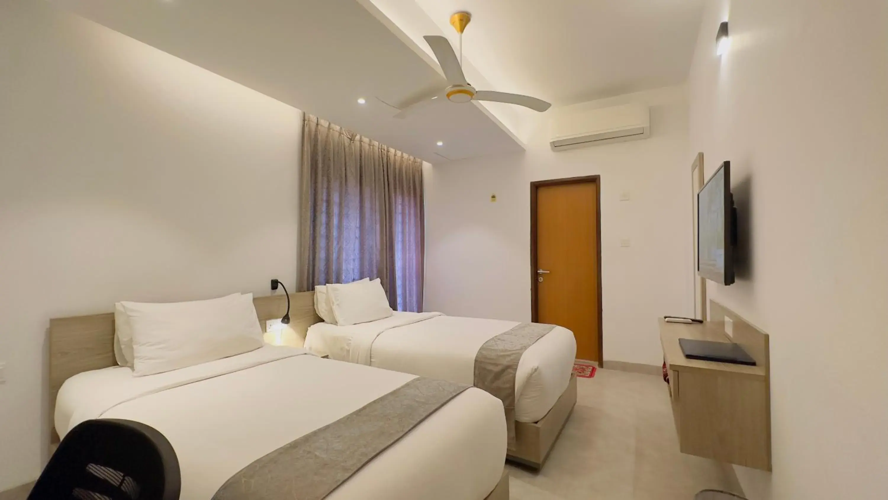 Deluxe Twin Room in Priyo Nibash Stylish Residential Hotel Deluxe Twin Room in Priyo Nibash Stylish Residential Hotel
