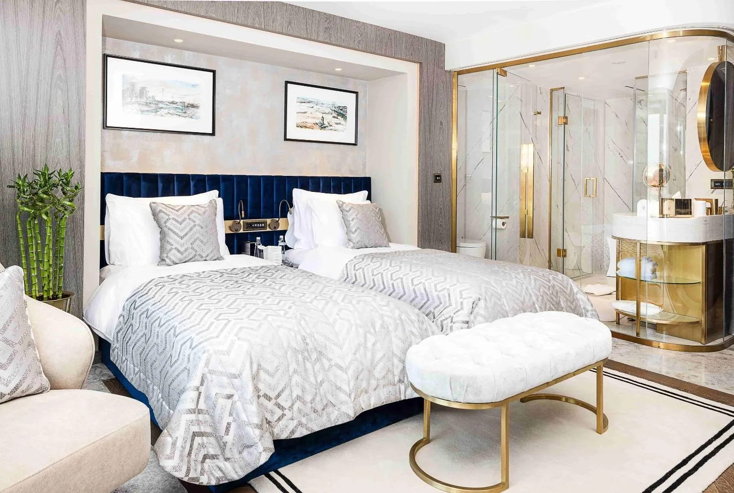 Bedroom, Bed in The Maestro Hotel