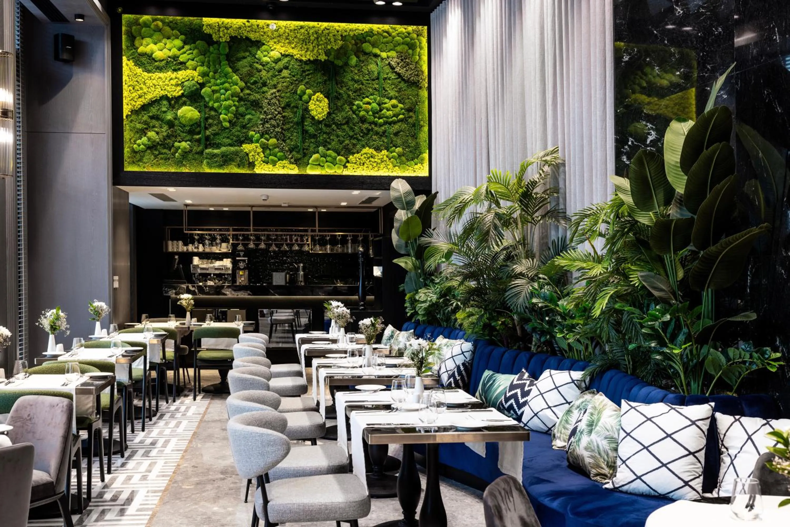 Restaurant/places to eat in The Maestro Hotel