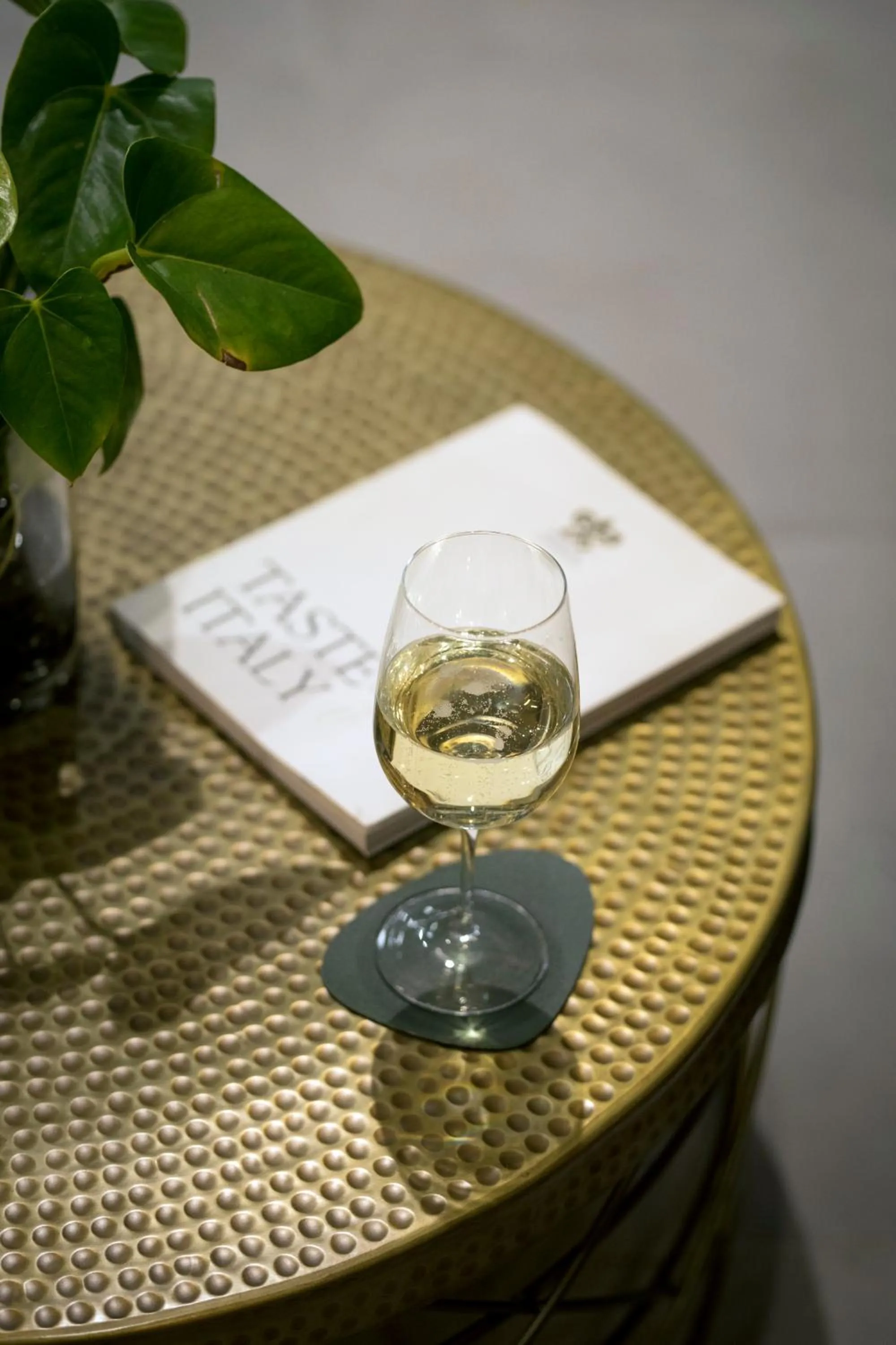 Communal lounge/ TV room in Moody smart & comfy Hotel