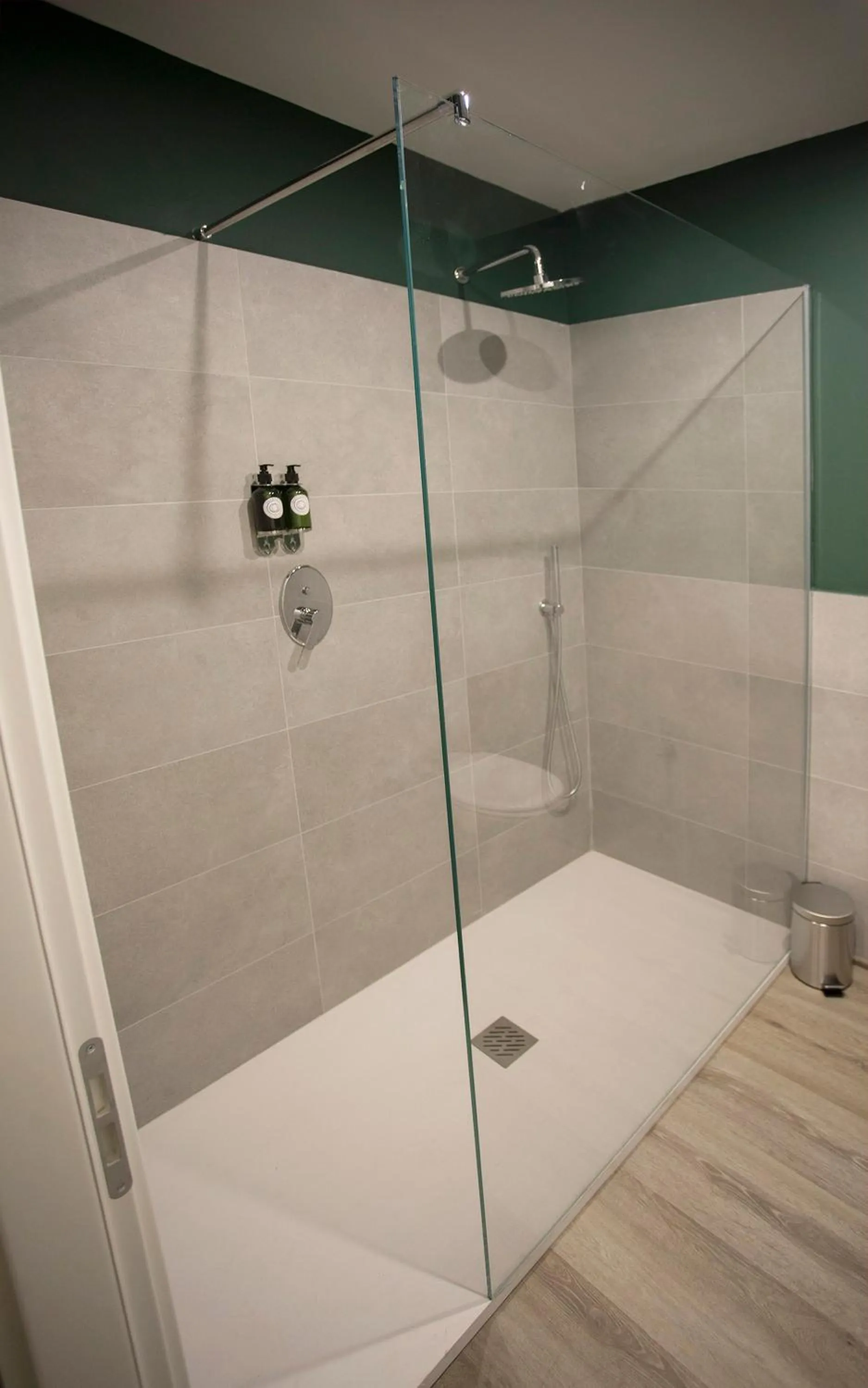Shower in Moody smart & comfy Hotel