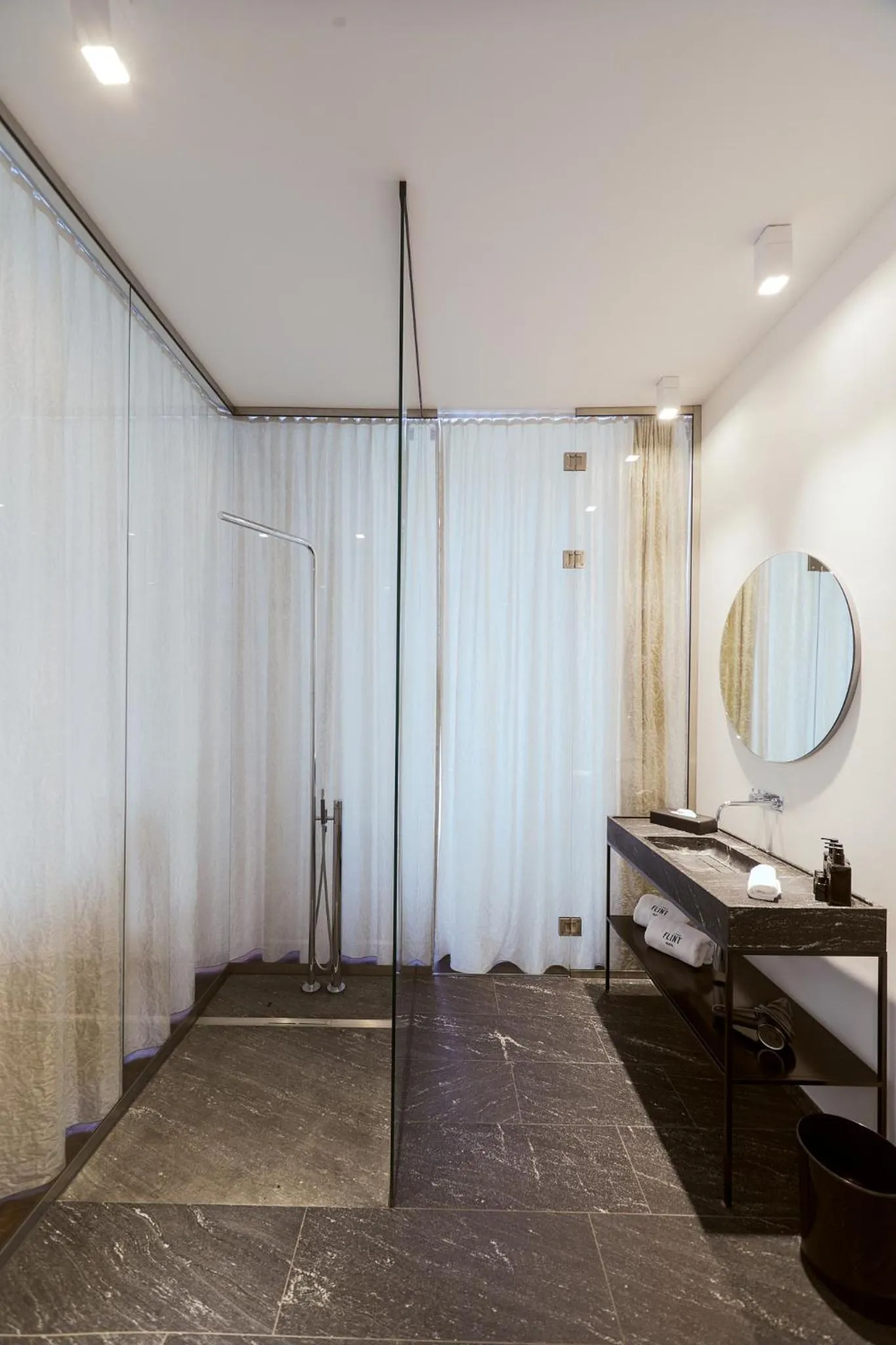 Bathroom in Das Flint