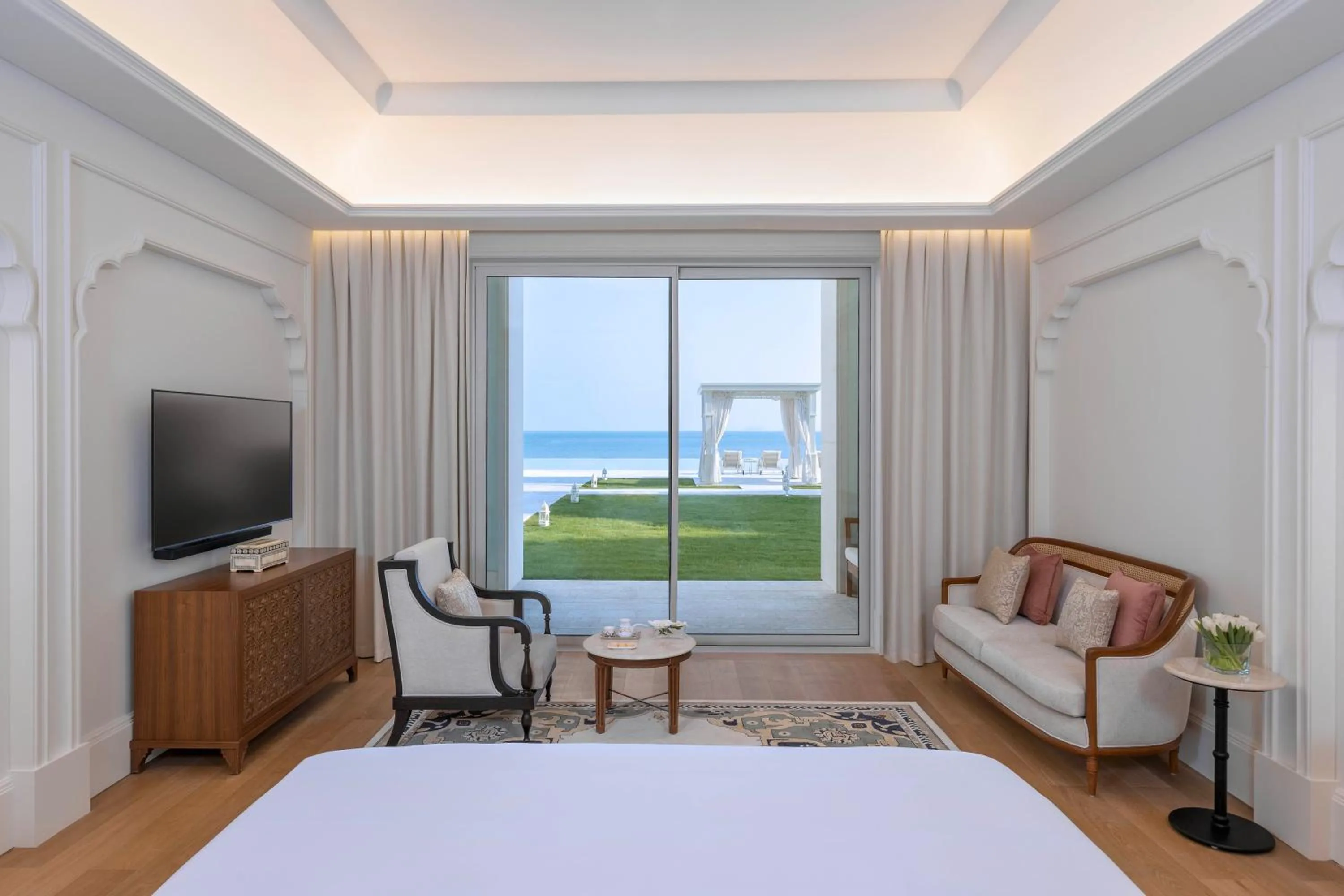 Bed in The Chedi Katara Hotel & Resort