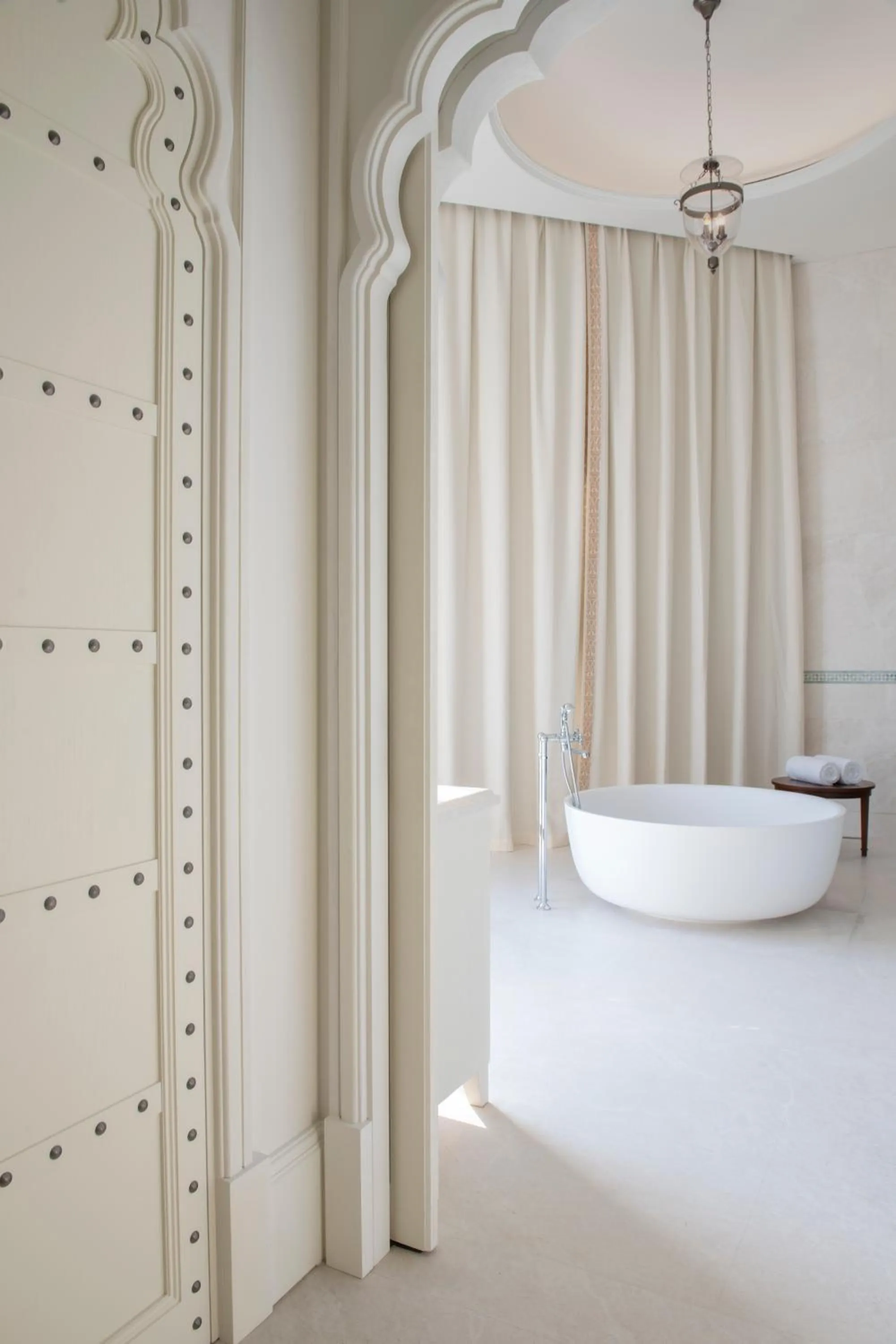 Bath, Bed in The Chedi Katara Hotel & Resort