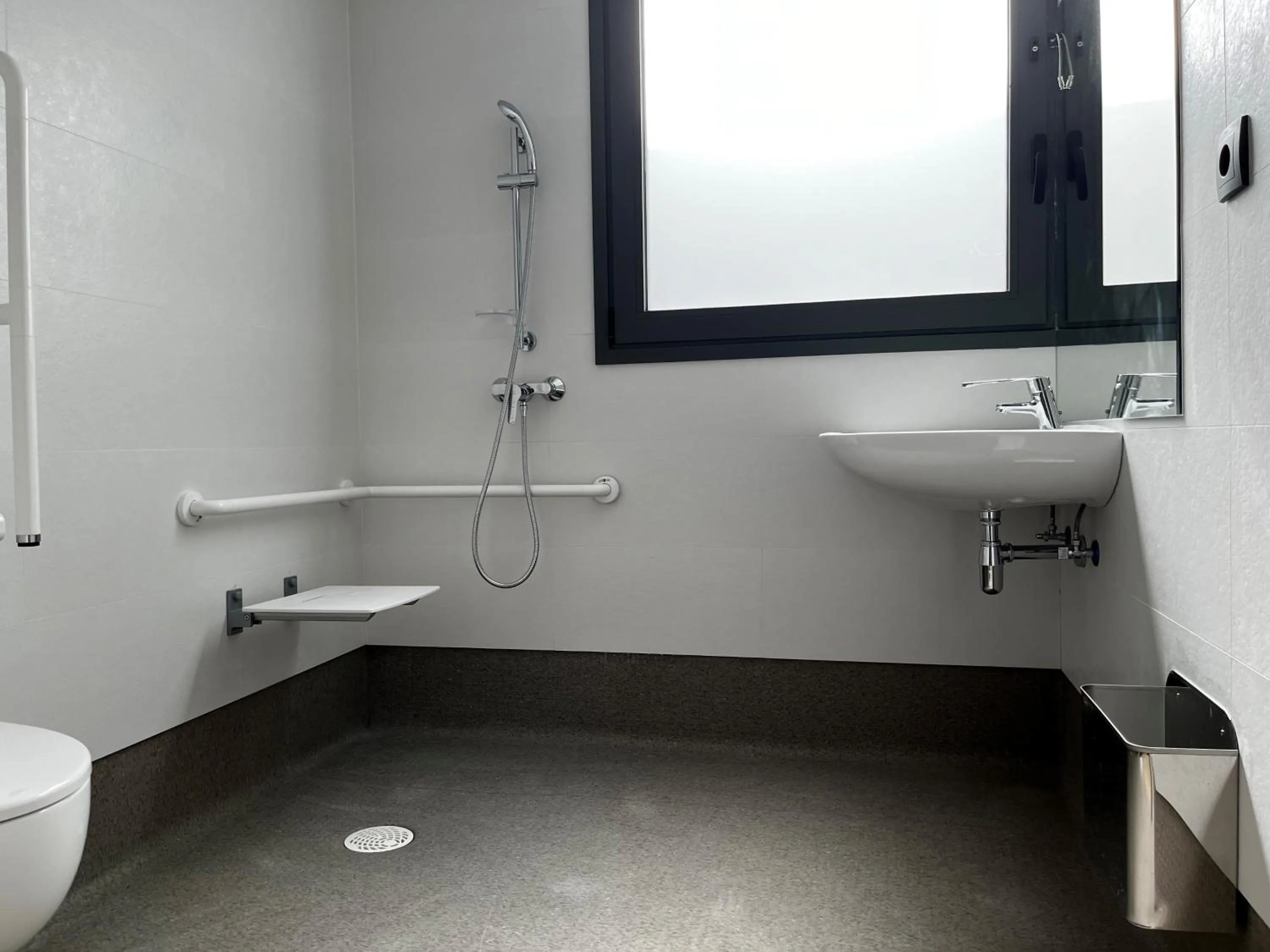 Bathroom in Hostal Madrid Atocha