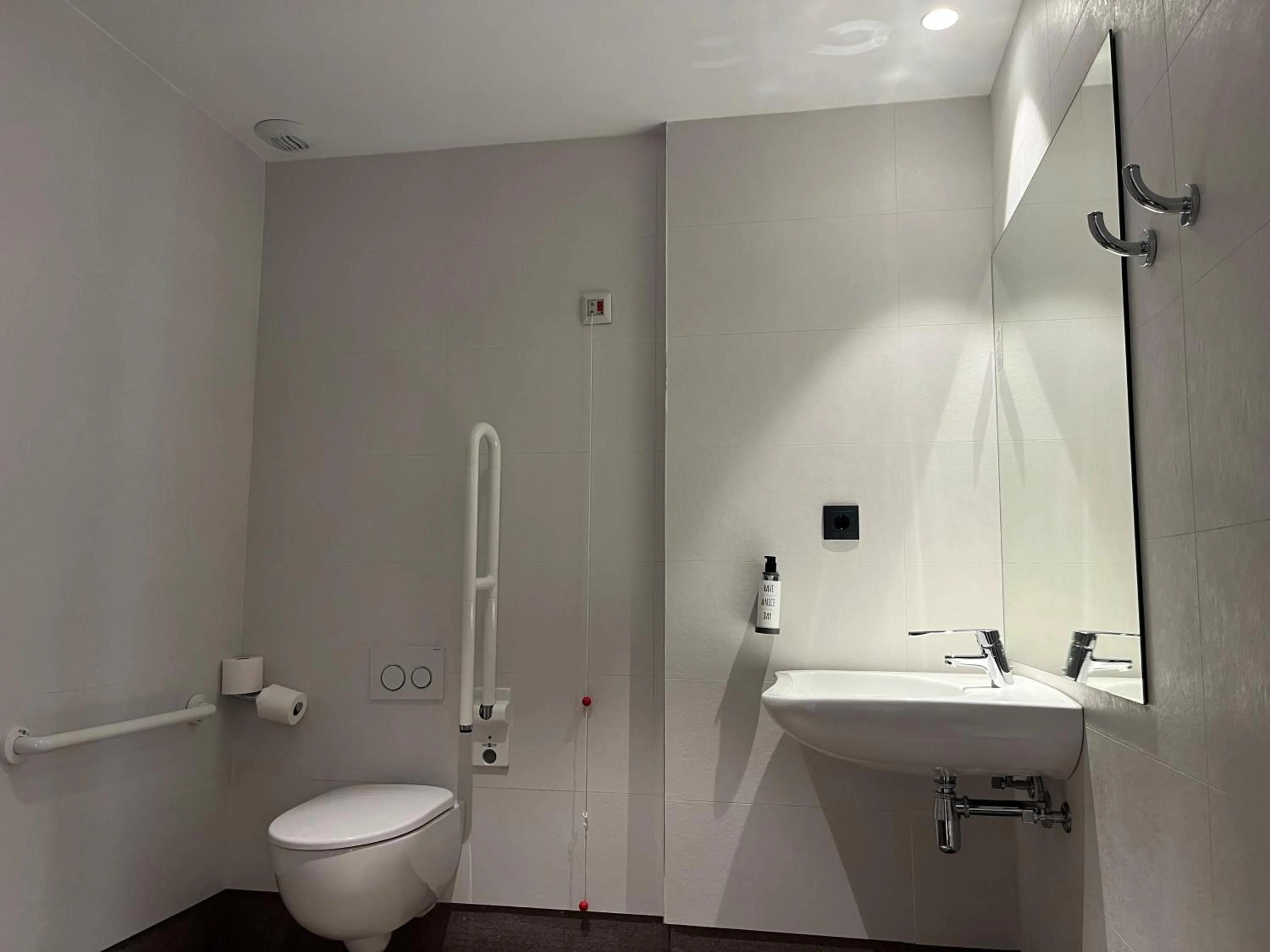 Bathroom in Hostal Madrid Atocha