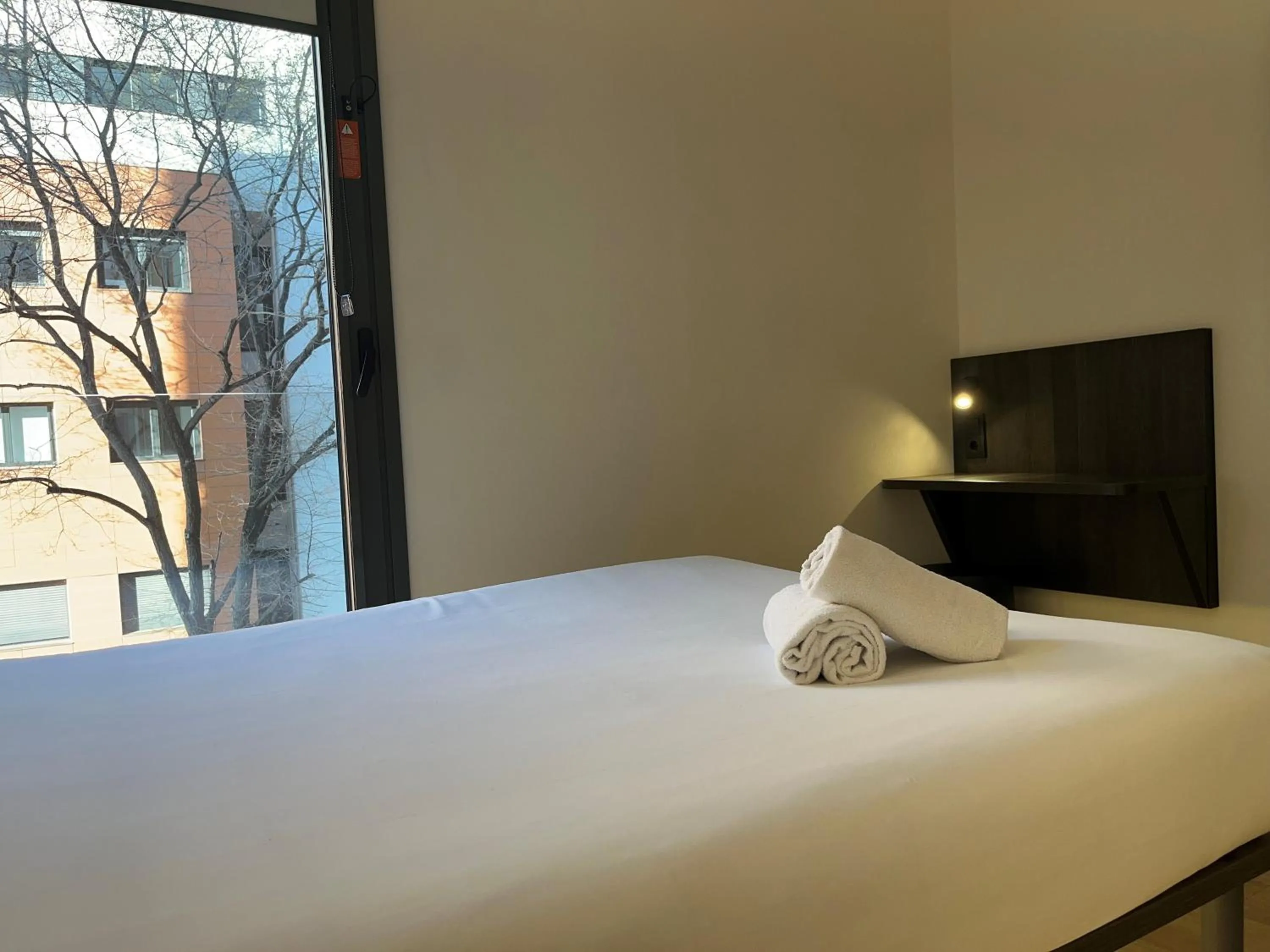 Bedroom, Bed in Hostal Madrid Atocha