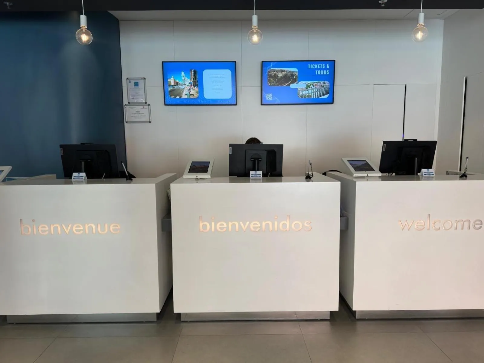 Lobby or reception in Hostal Madrid Atocha