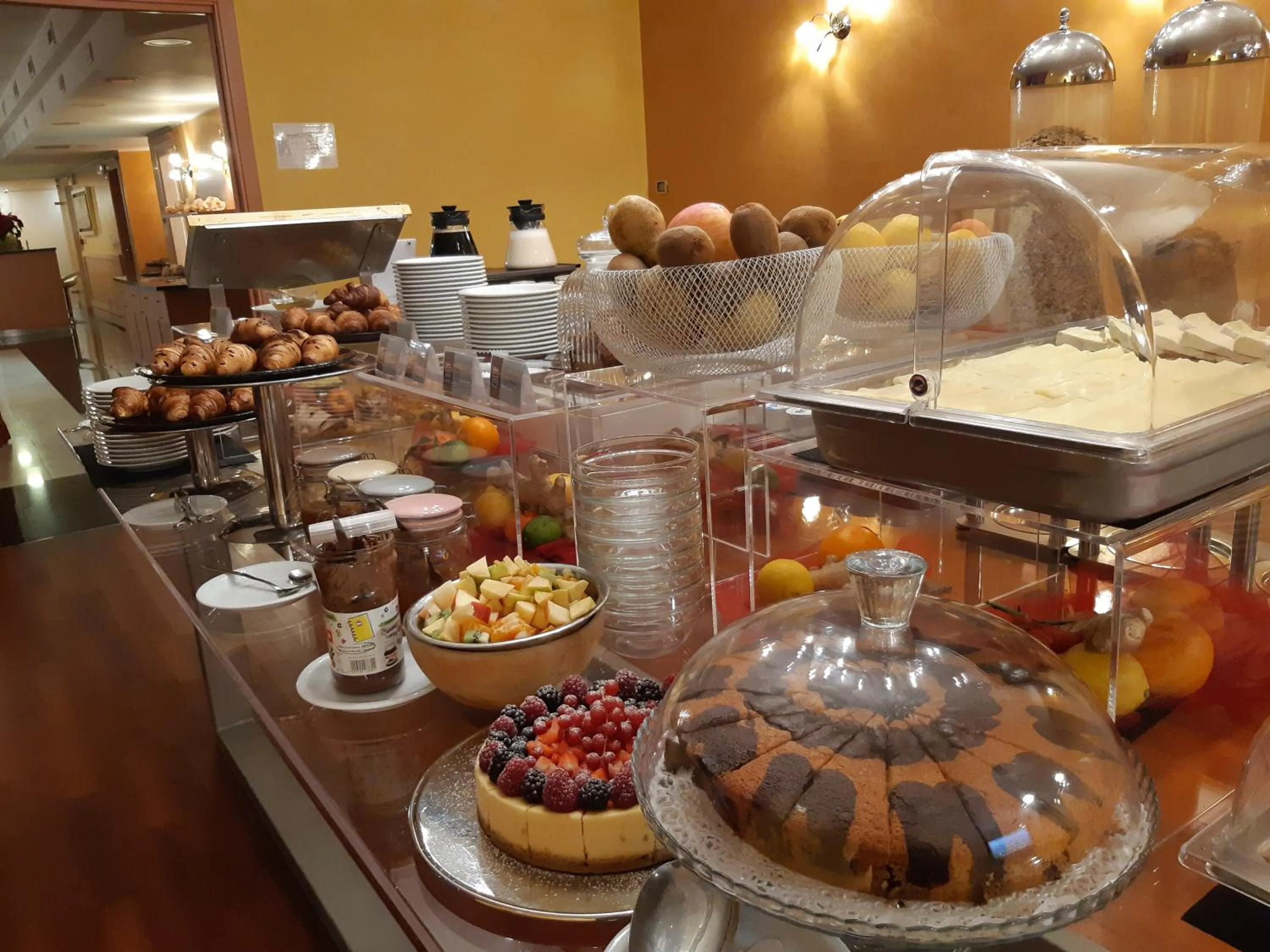 Buffet breakfast in Hotel Residence Montelago