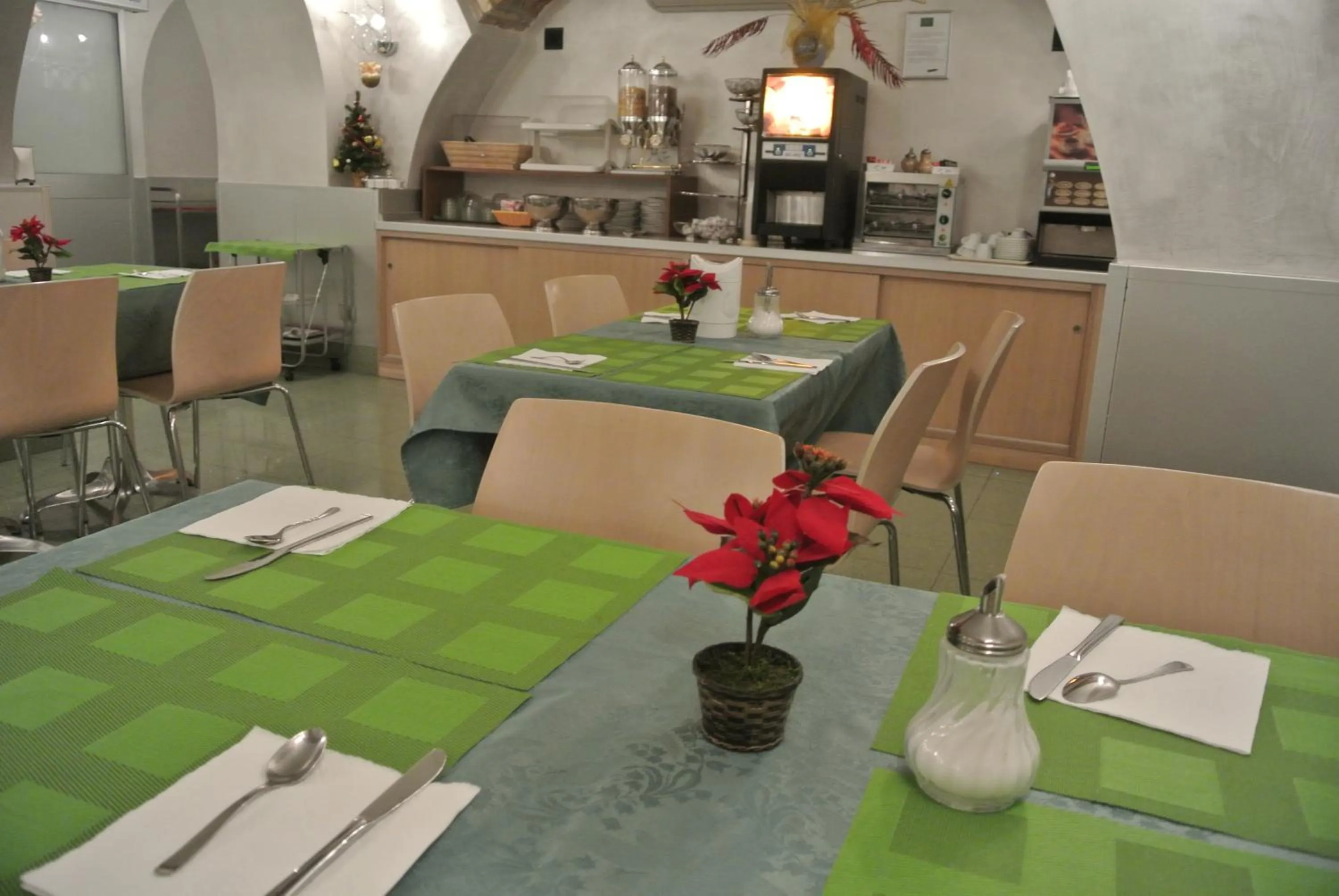 Restaurant/places to eat in Hotel Dei Mille