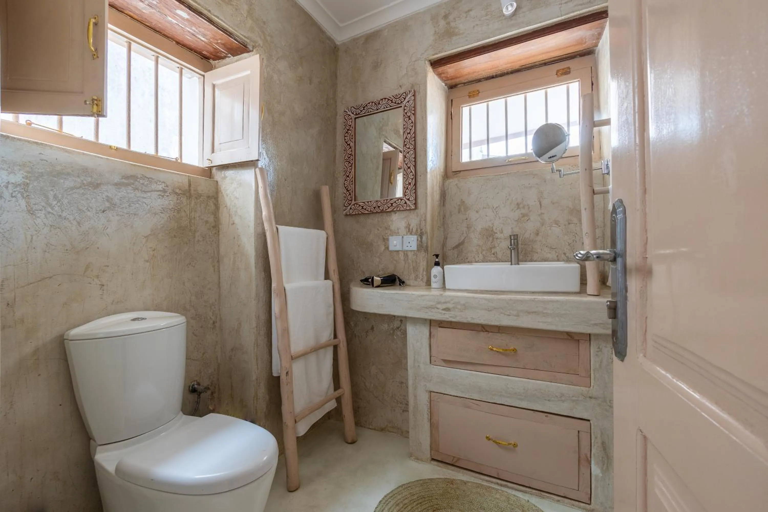 Toilet in Sharazad Wonders Boutique