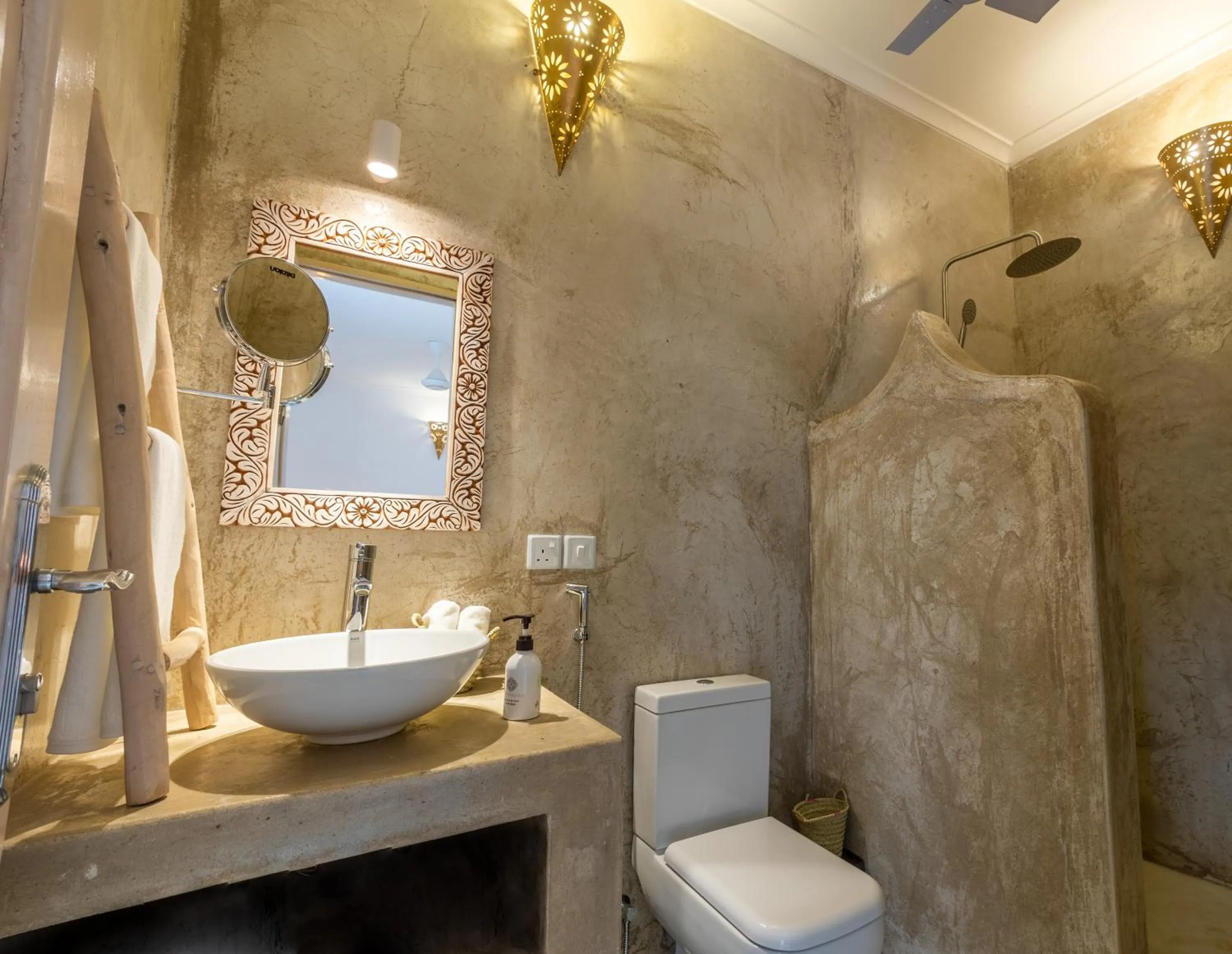 Shower in Sharazad Wonders Boutique