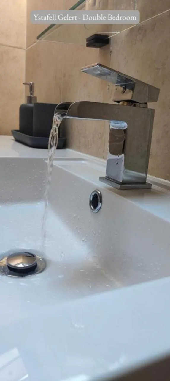 Bedroom in Llew Accommodation - The Townhouse