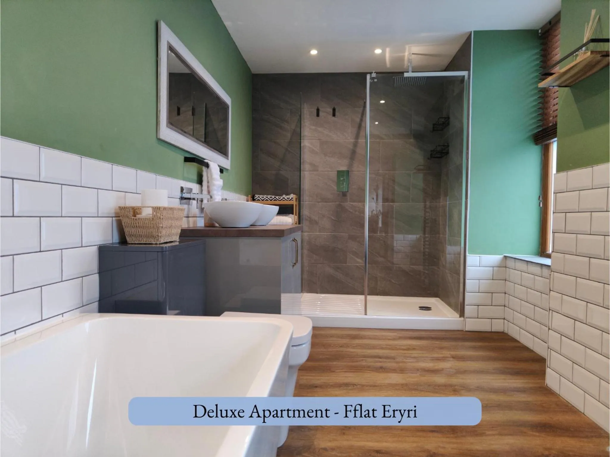 Bathroom in Llew Accommodation - The Townhouse