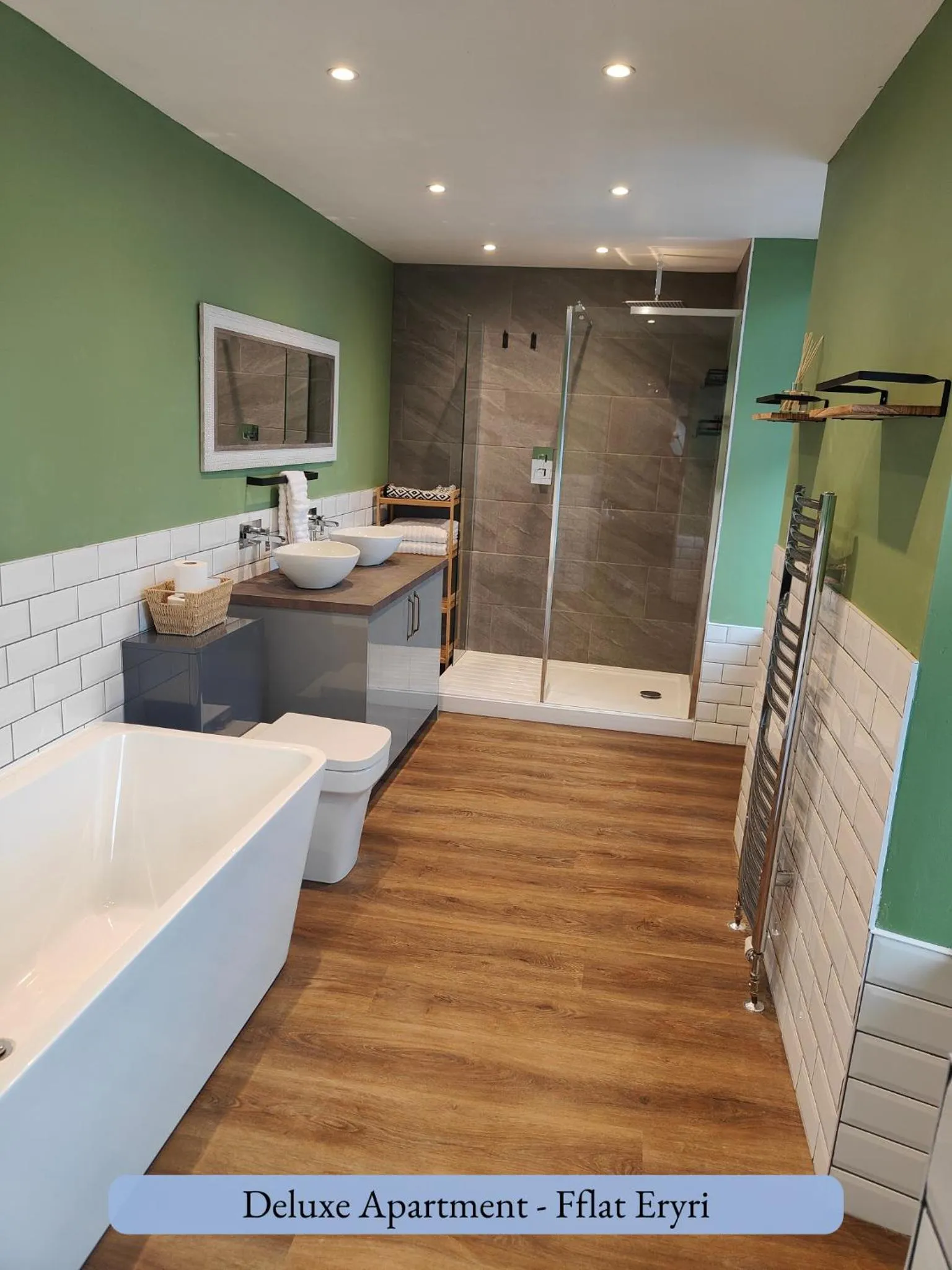 Bathroom in Llew Accommodation - The Townhouse