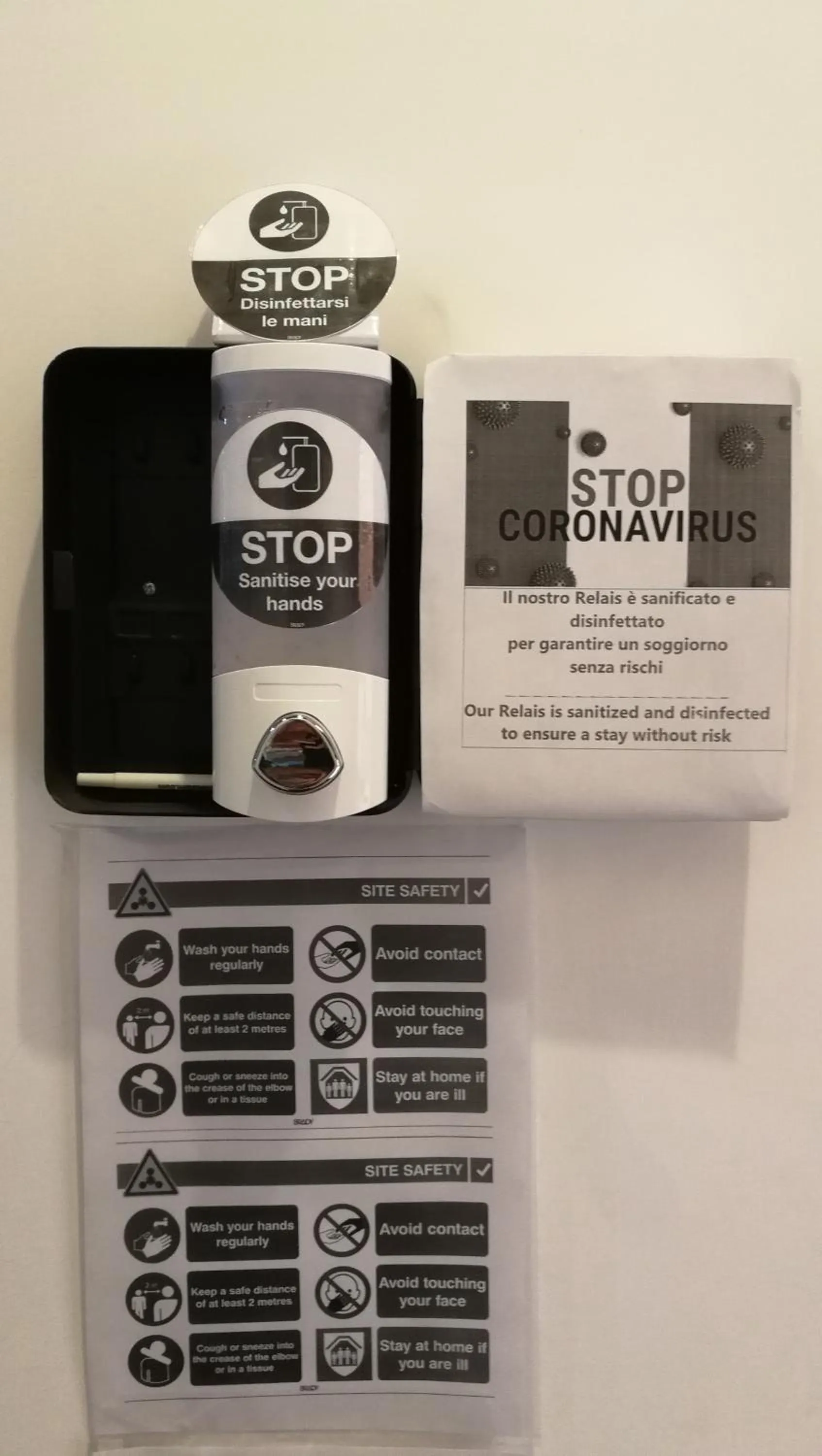 Logo/Certificate/Sign in Locanda degli Antiquari