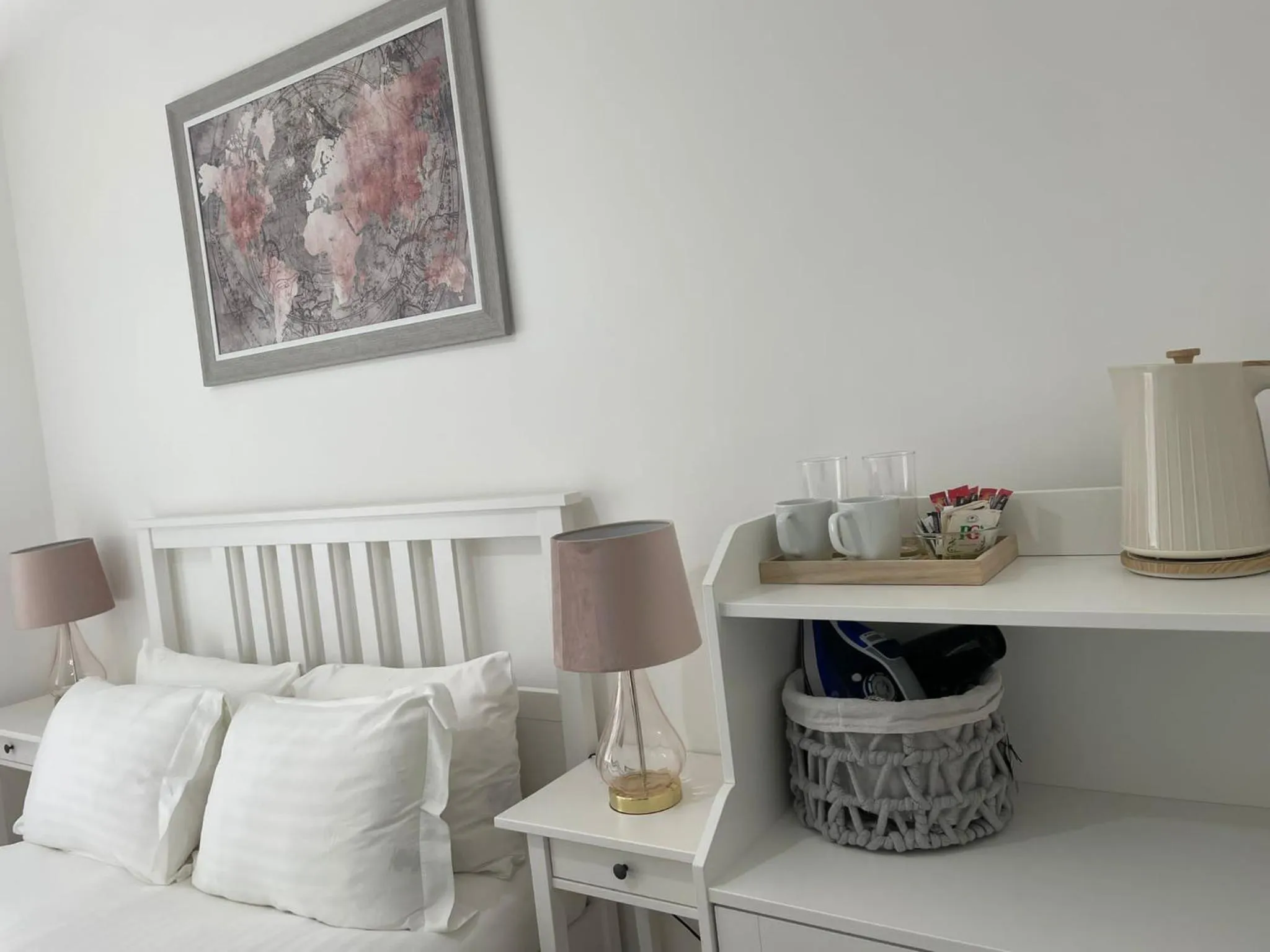 Bed in CityBreaks Rooms with Free Parking