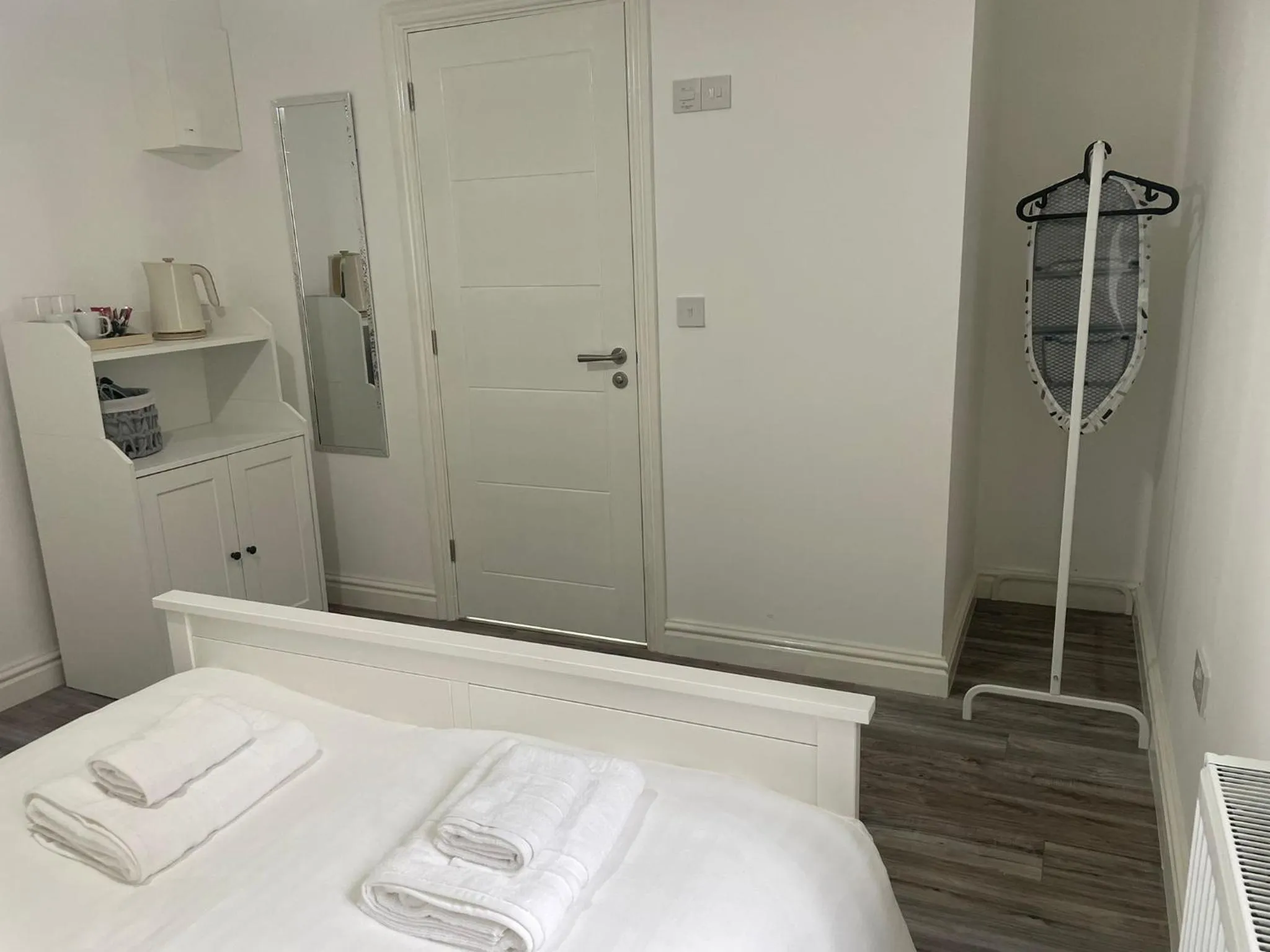 Bed in CityBreaks Rooms with Free Parking