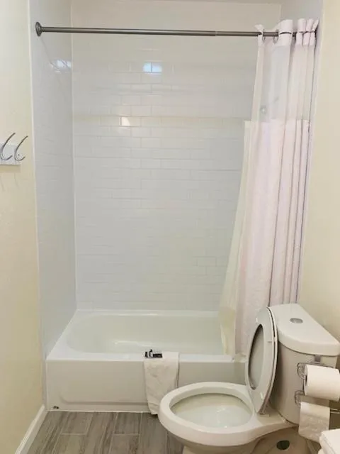 Bathroom in Cattlemen's Inn