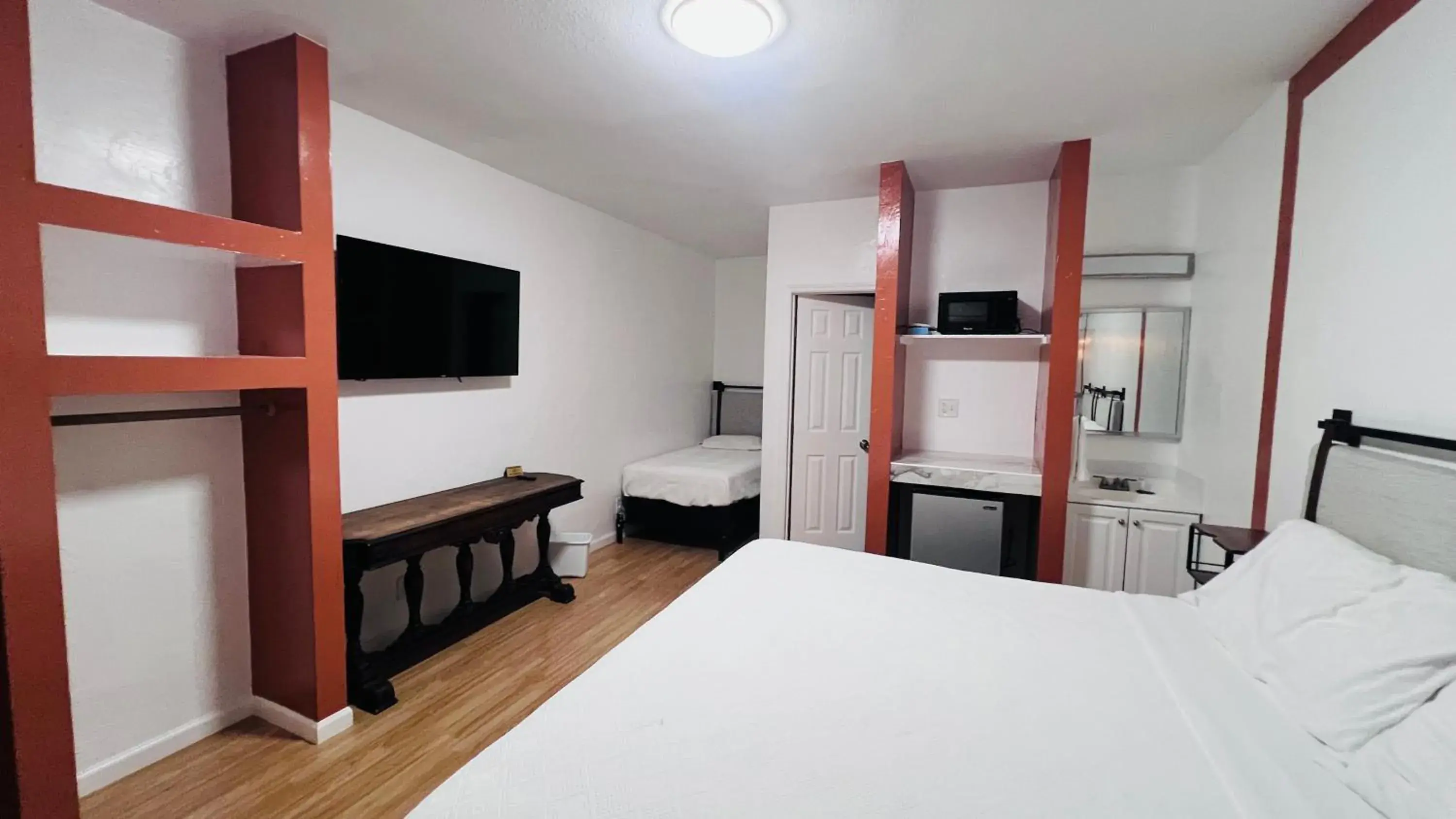 Deluxe King Room in Cattlemen's Inn Deluxe King Room in Cattlemen's Inn