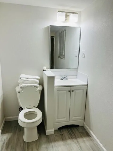 Bathroom in Cattlemen's Inn