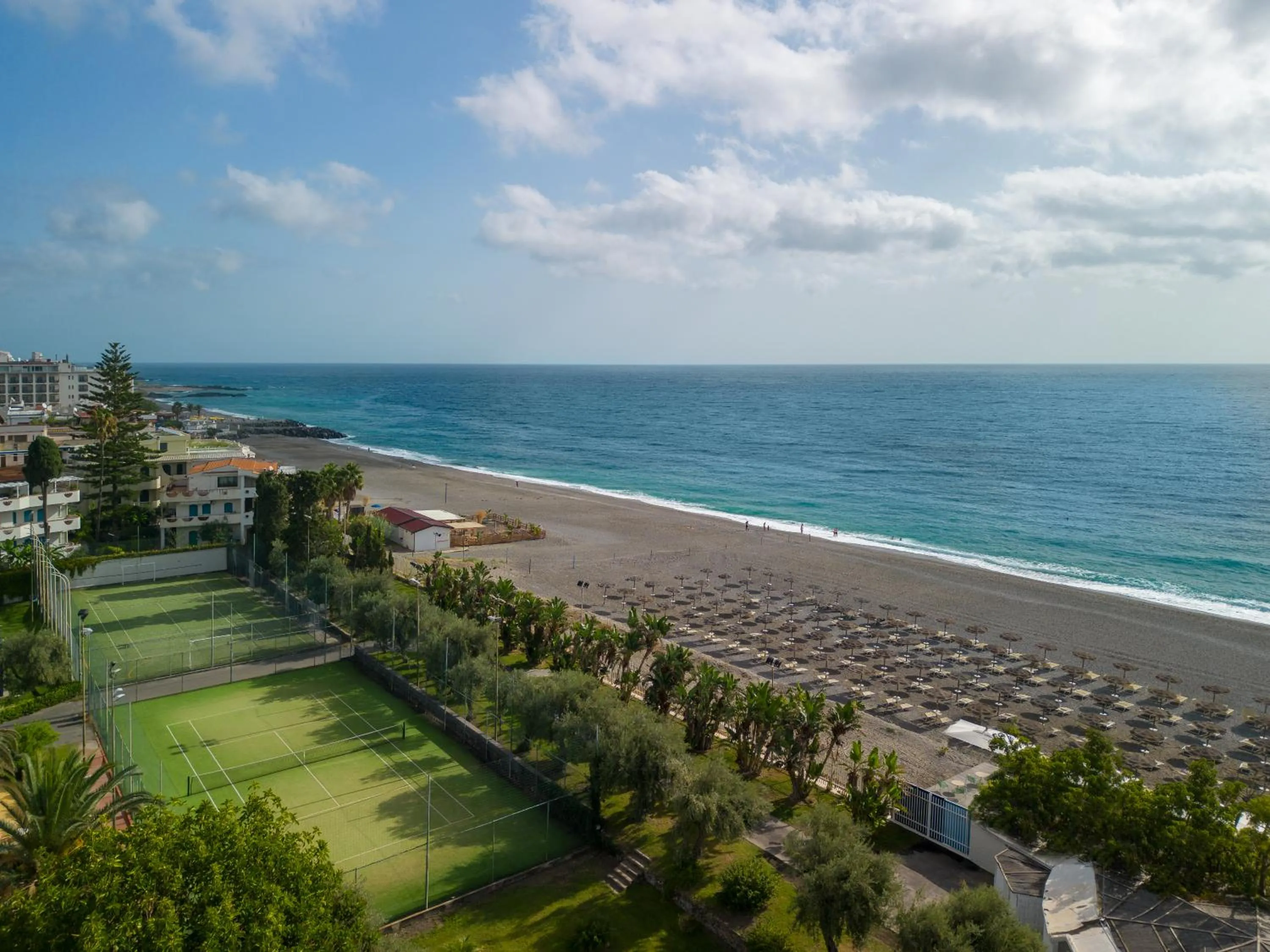 Tennis court in UNA Hotels Naxos Beach Sicilia