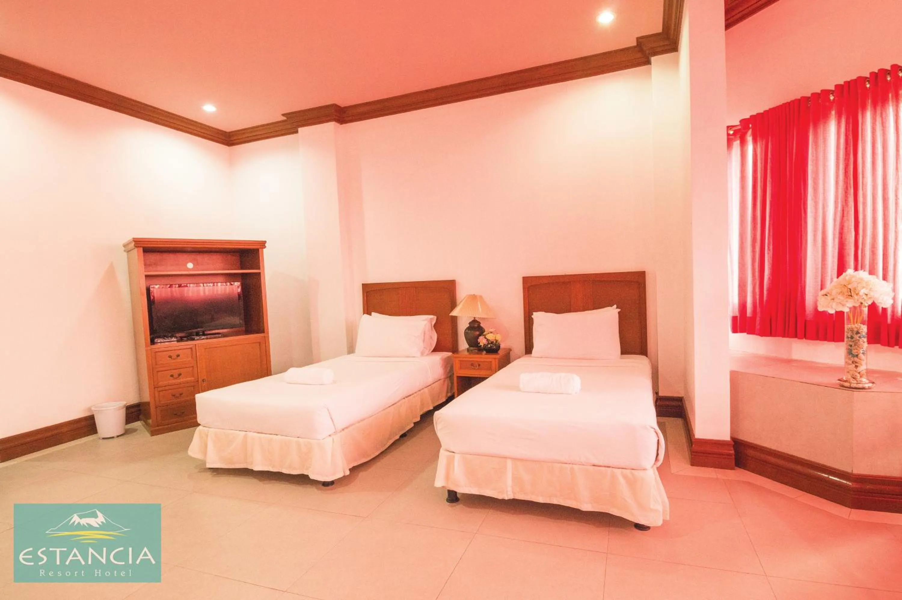 Bedroom, Bed in Estancia Resort Hotel