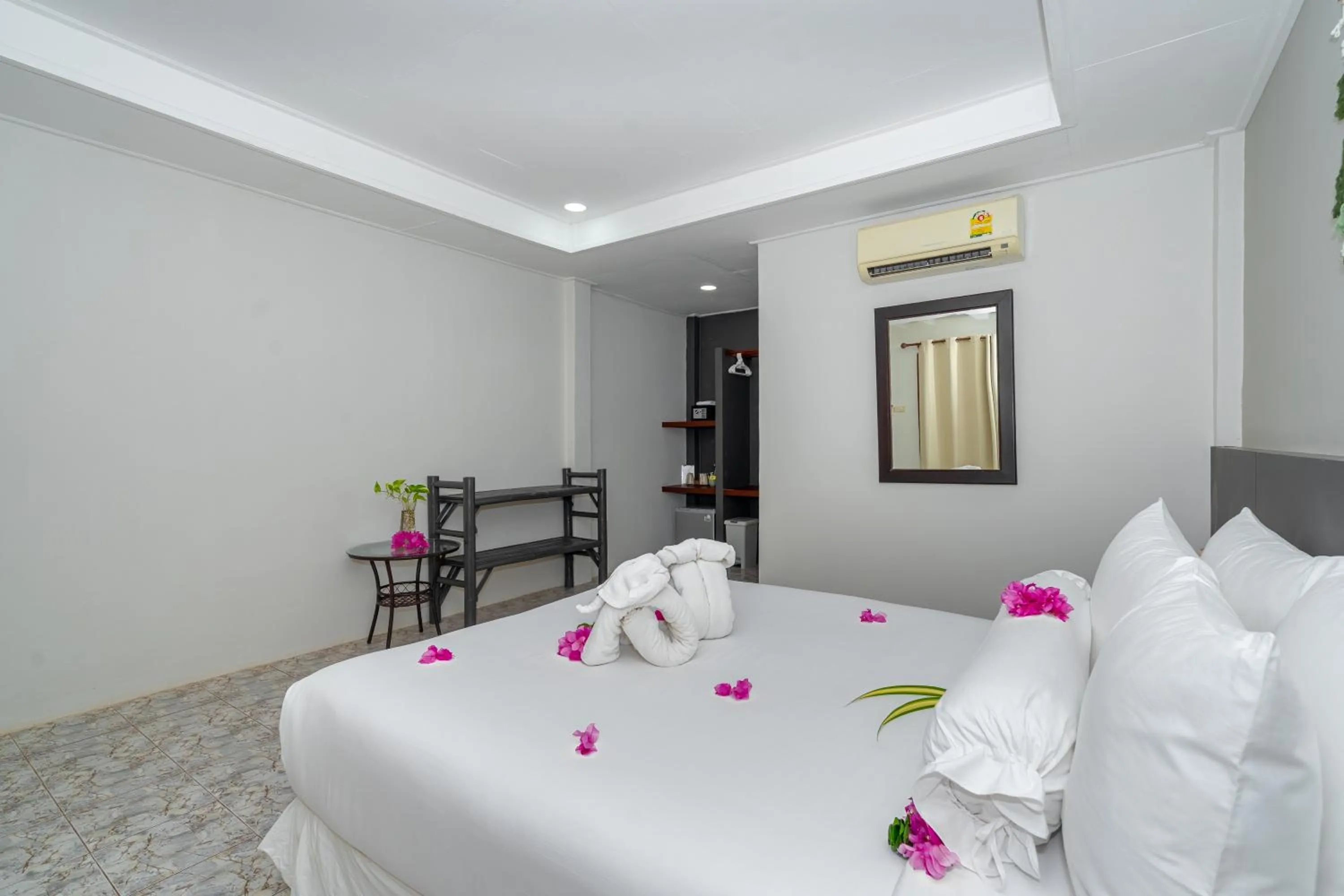 Bedroom, Bed in Lanta Beachfront Resort