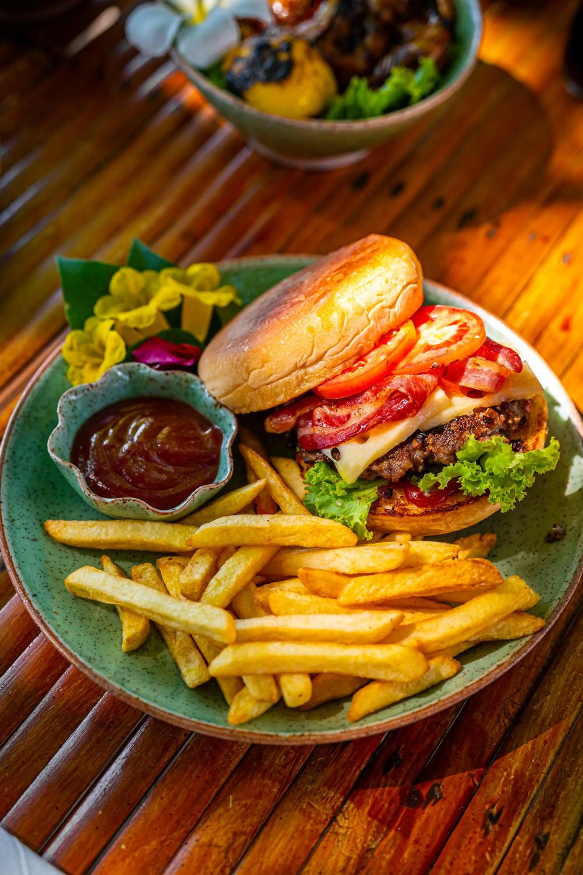 Food and drinks in Lanta Beachfront Resort