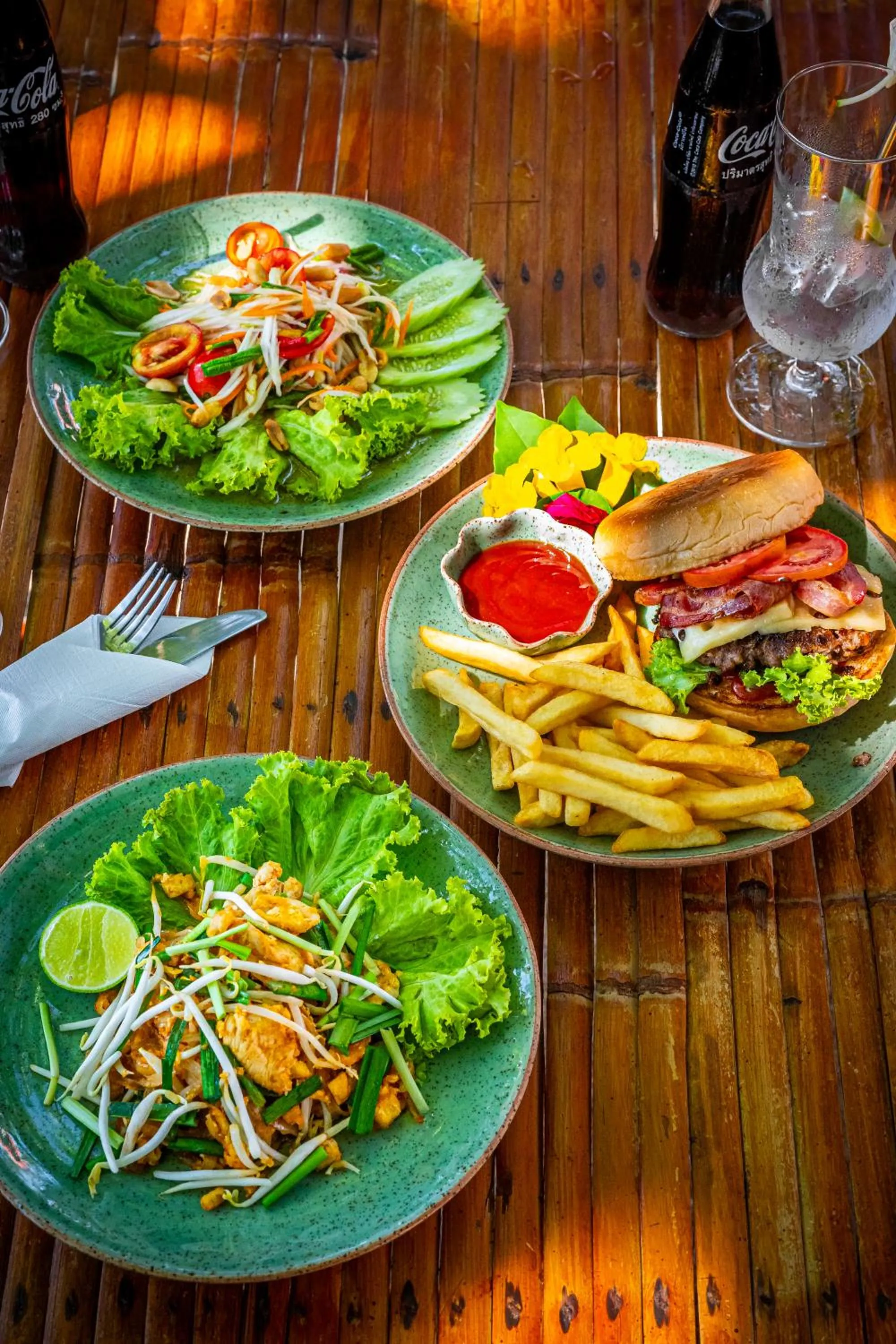 Food and drinks in Lanta Beachfront Resort