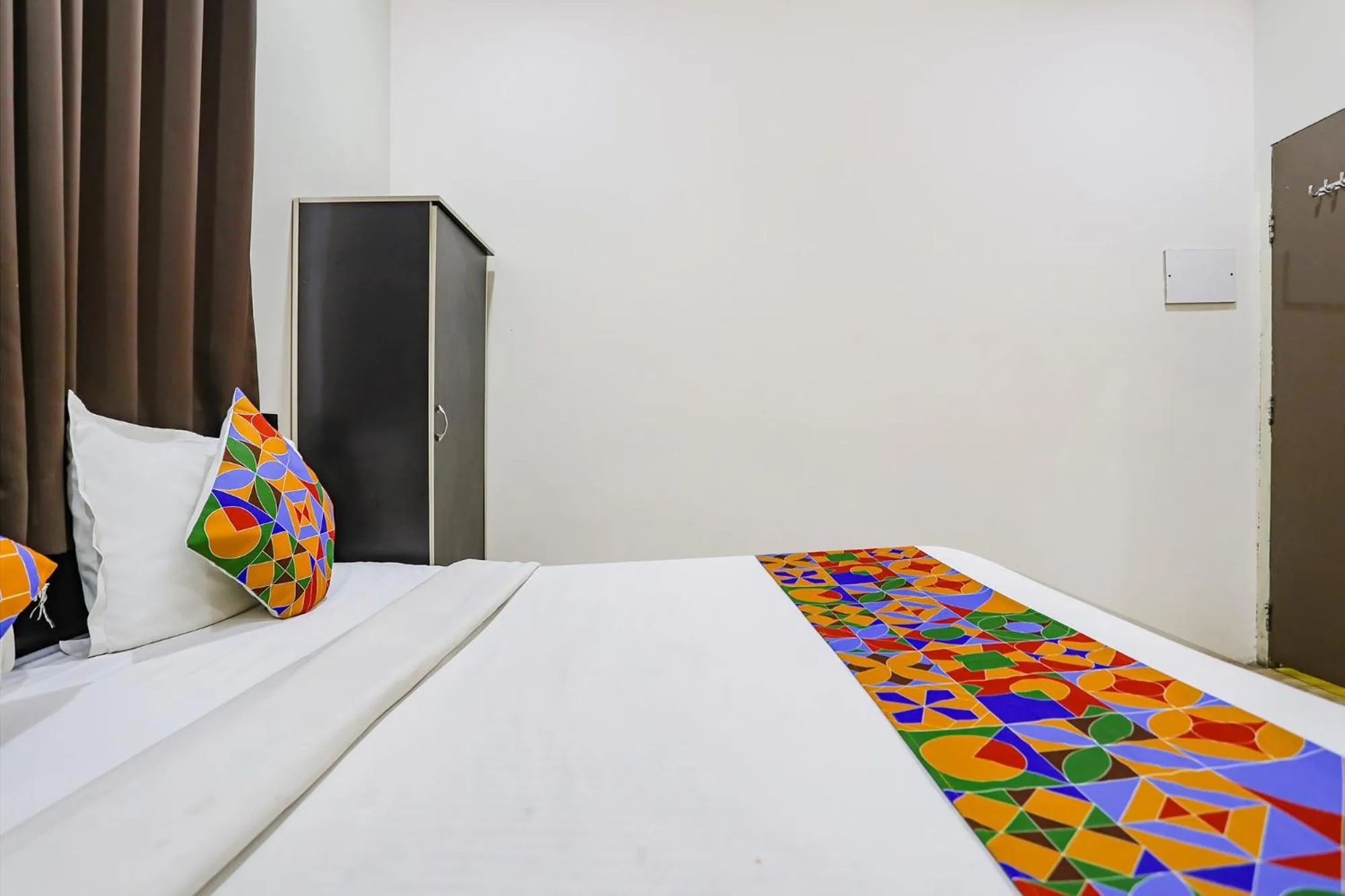 Bed in FabHotel New Shraddha Inn - Nr Airport Colony