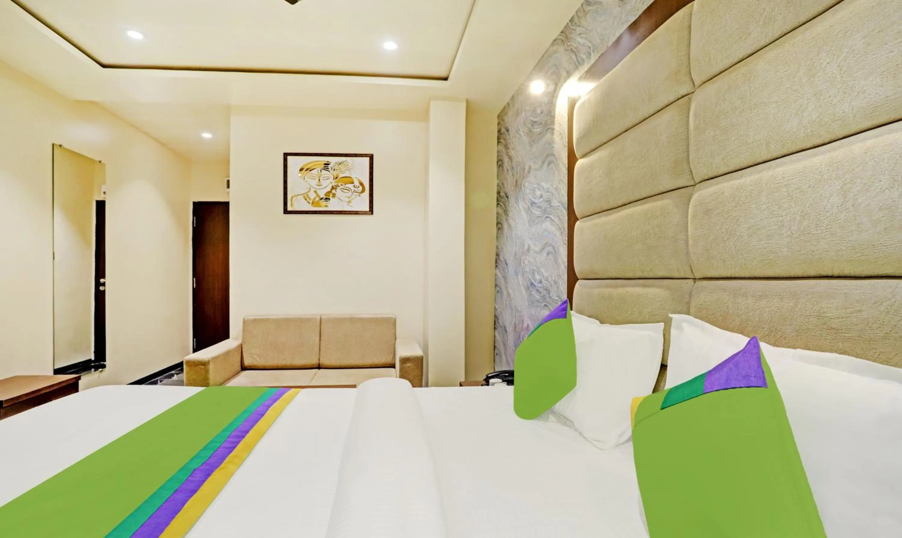 Bedroom, Bed in Treebo Risha