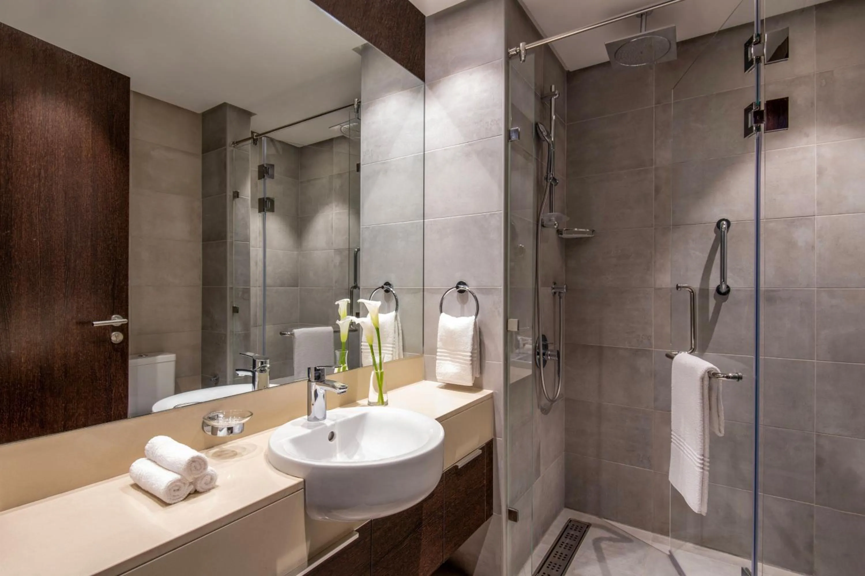 Photo of the whole room in Marriott Executive Apartments Doha, Le Mirage City Walk