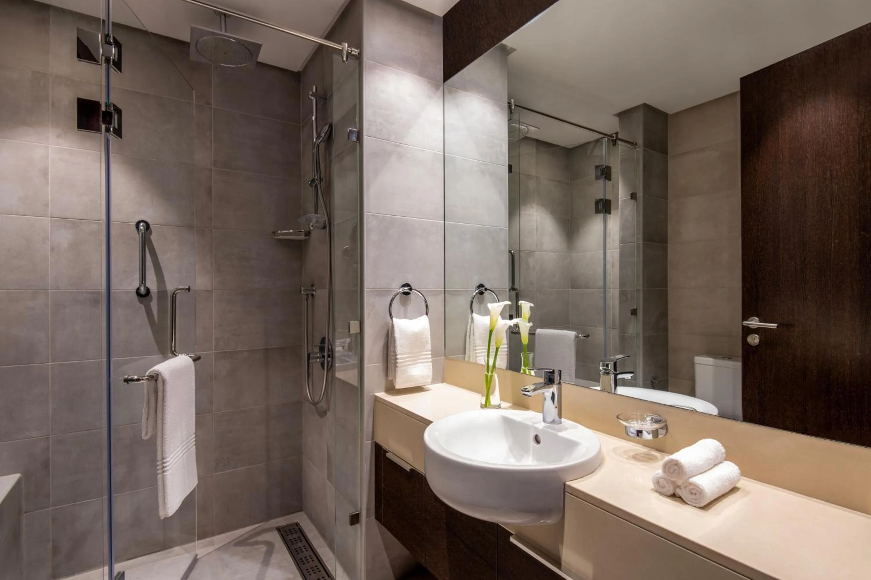 Photo of the whole room in Marriott Executive Apartments Doha, Le Mirage City Walk