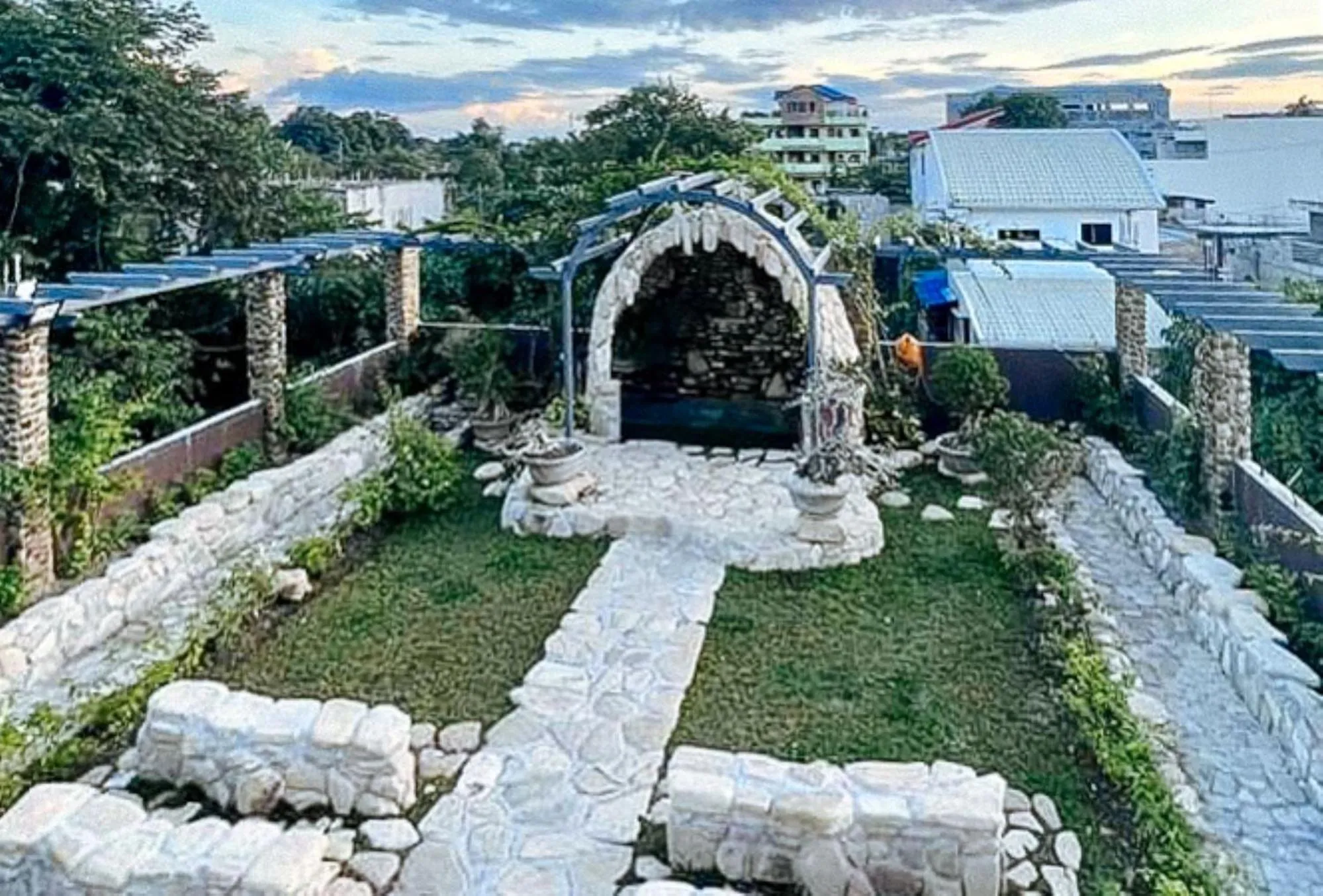 Garden view in UrbanView at Balzain East Tuguegarao City by RedDoorz