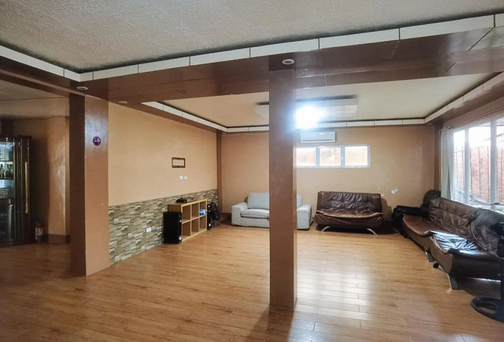 Seating area in RedDoorz @ Los Ecijanos Inn Pangasinan