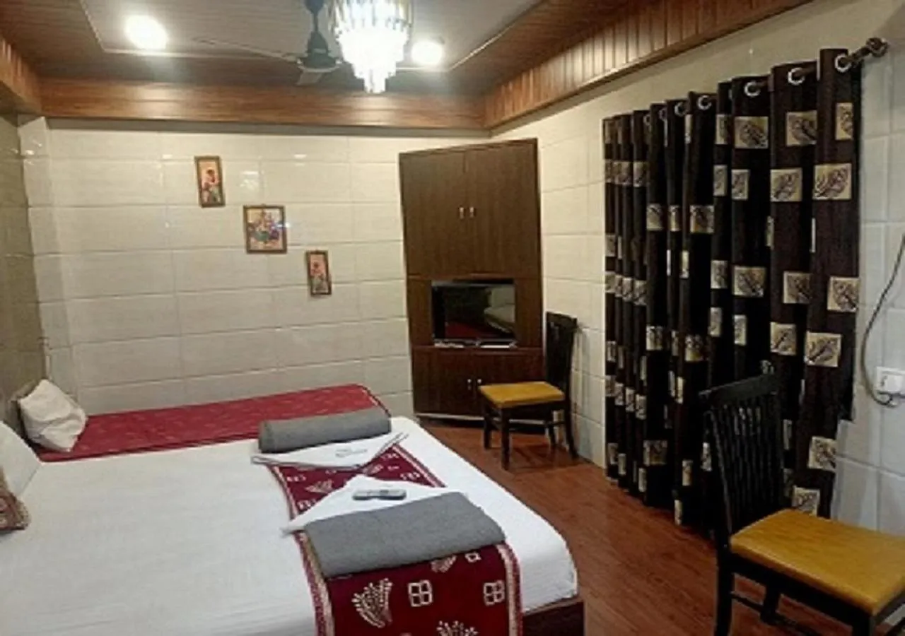 Shower in Hotel Geetanjali St Bus Stand Panvel