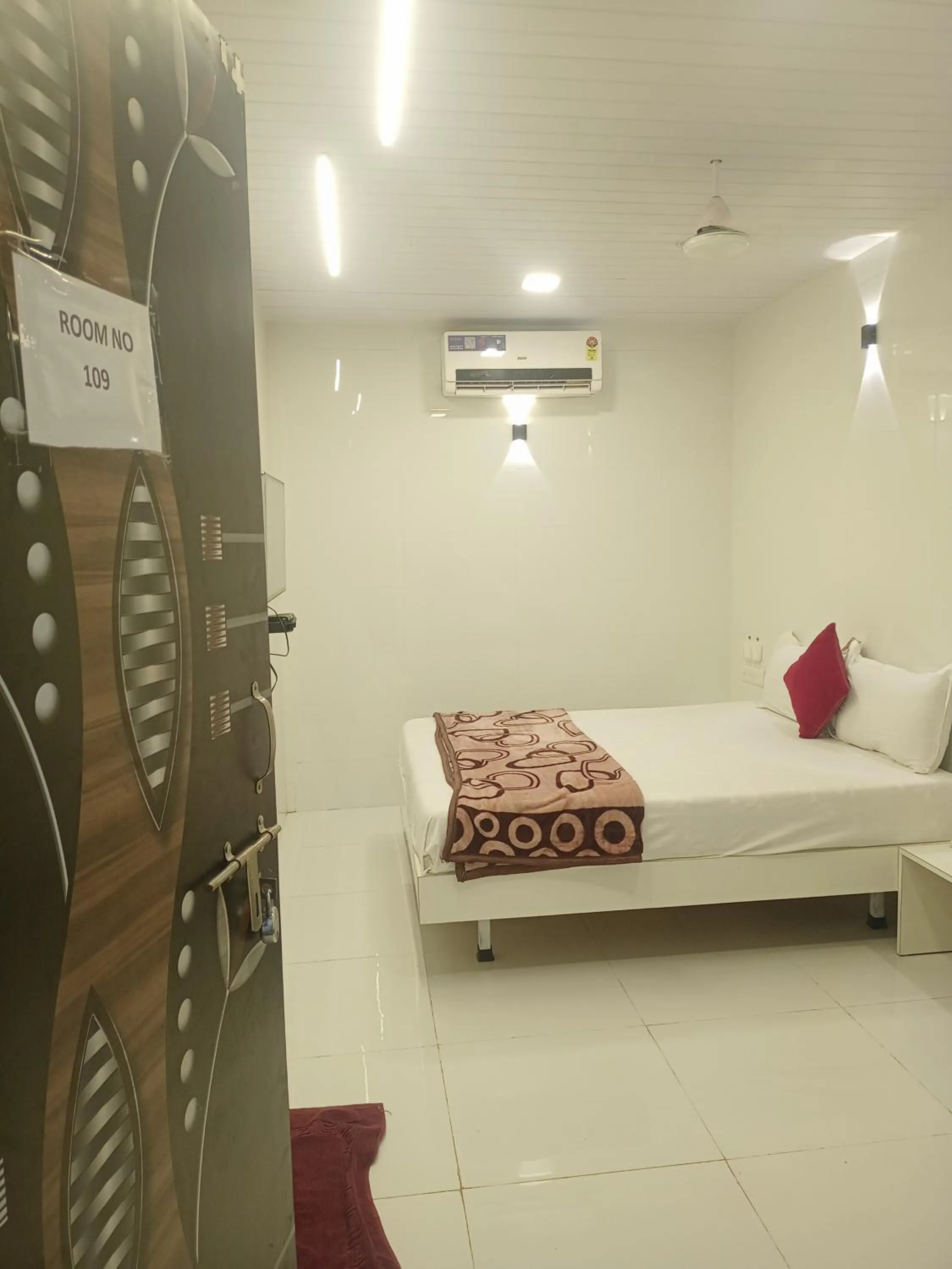 Bed in Hotel Geetanjali St Bus Stand Panvel