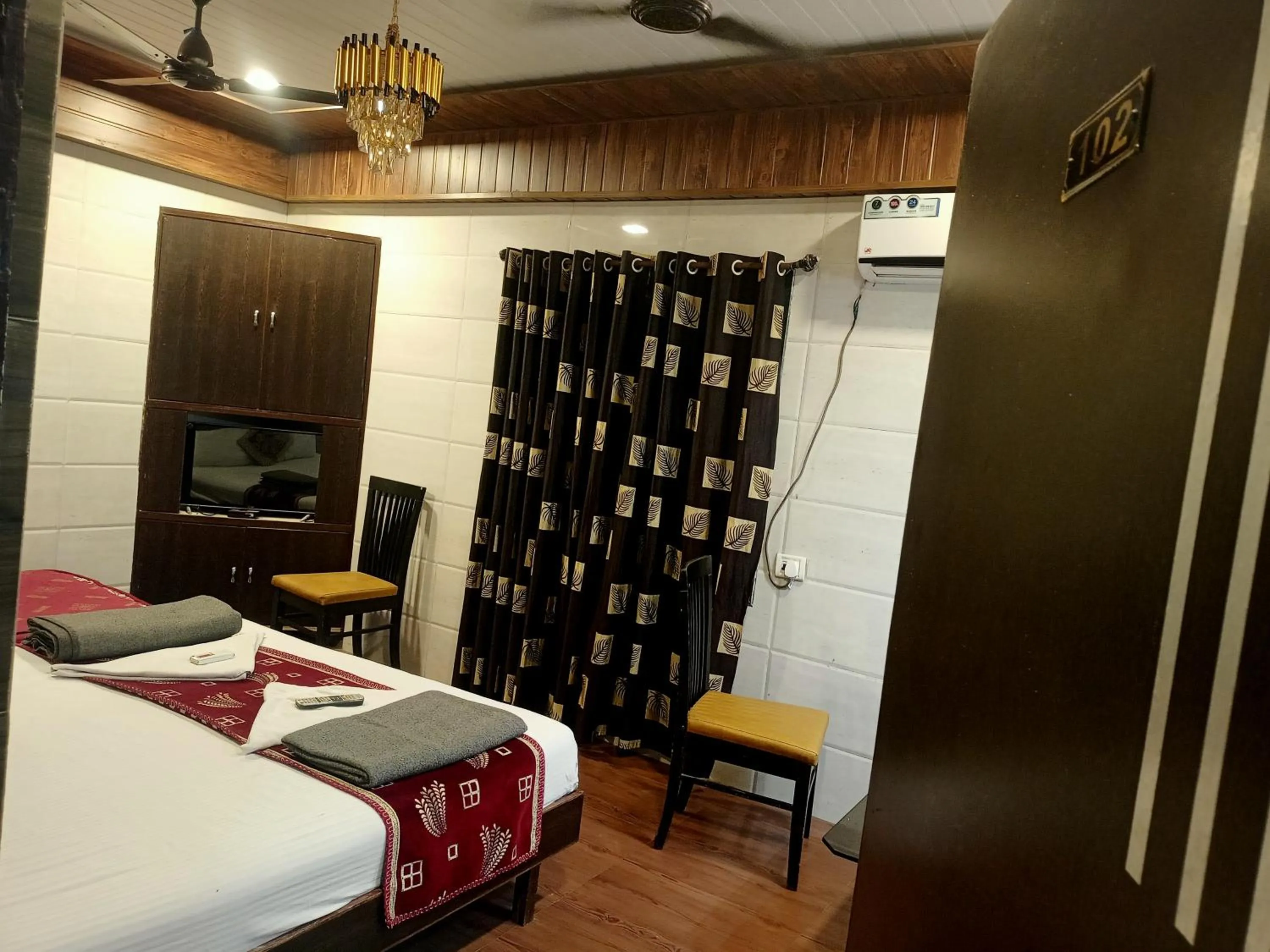 Bed in Hotel Geetanjali St Bus Stand Panvel