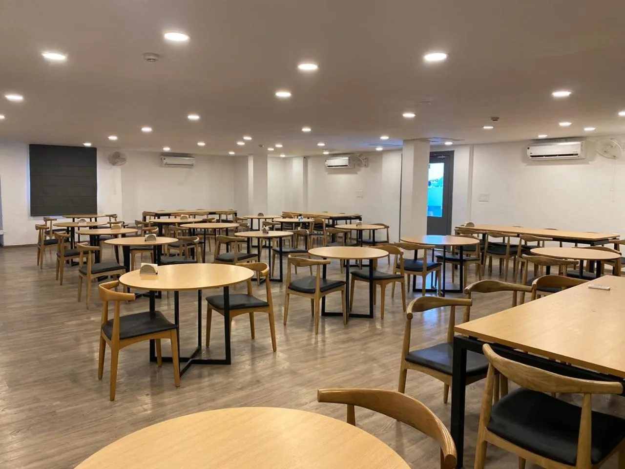 Restaurant/places to eat in Hotel Jaiman