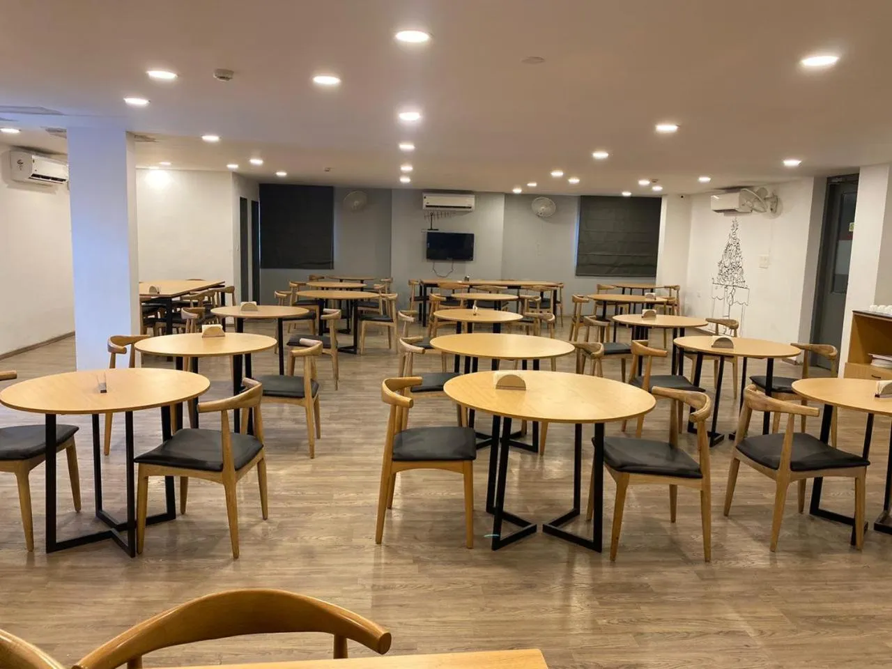 Restaurant/places to eat in Hotel Jaiman