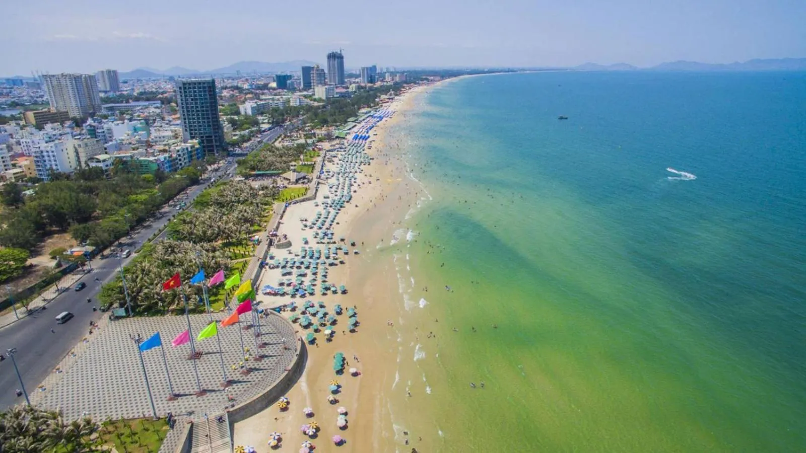Beach in The Sóng Apartment Vũng Tàu - Mita House