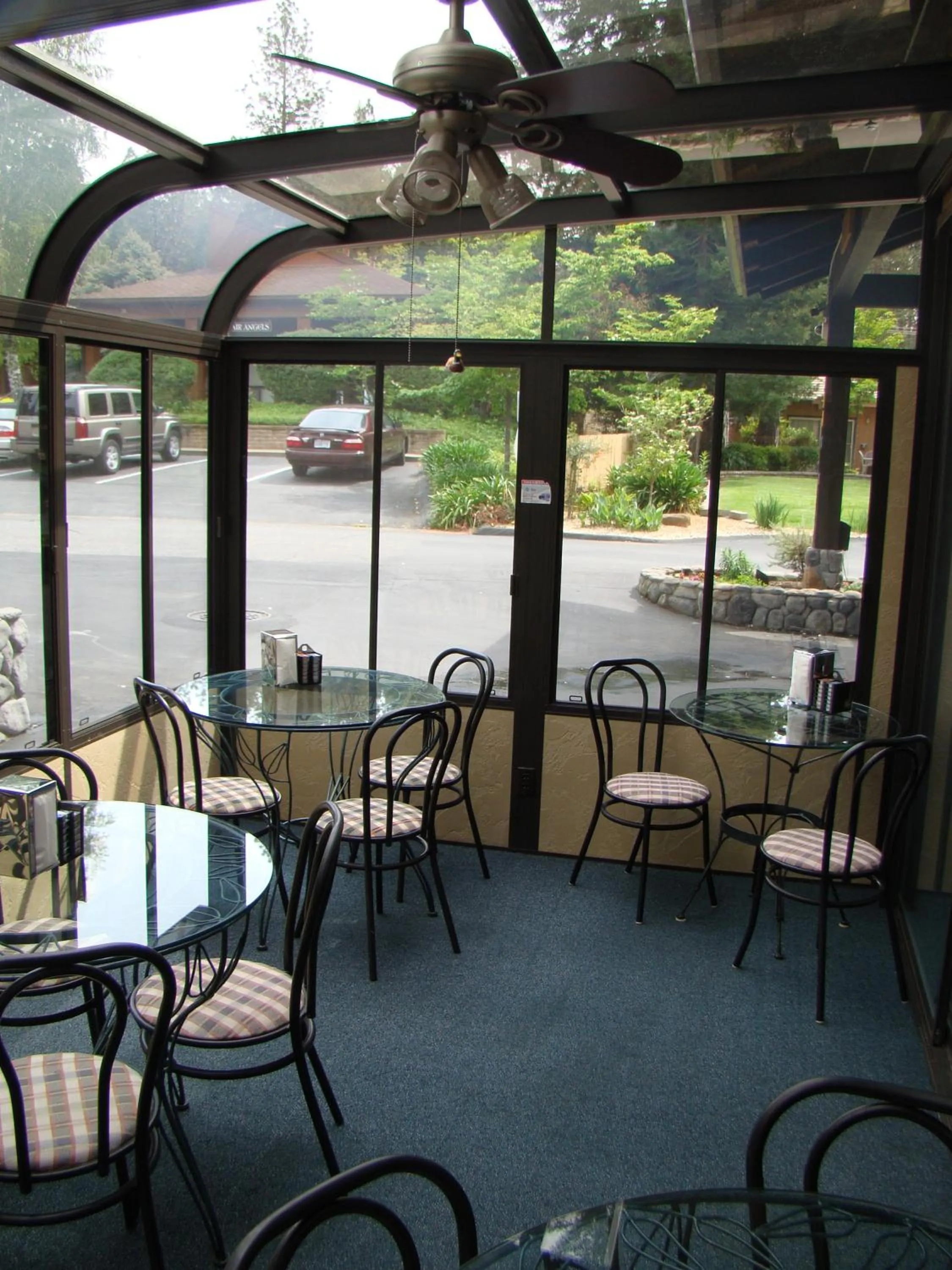 Lobby or reception in Ponderosa Gardens Motel