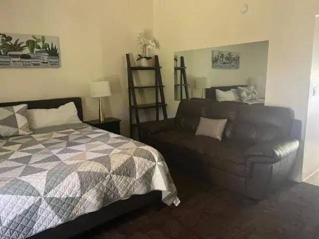 King Room in Ponderosa Gardens Motel King Room in Ponderosa Gardens Motel