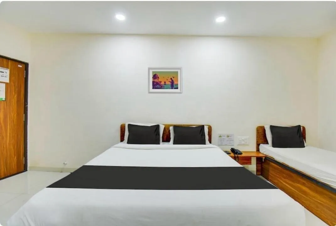 Bedroom, Bed in Hotel O Grand Executive