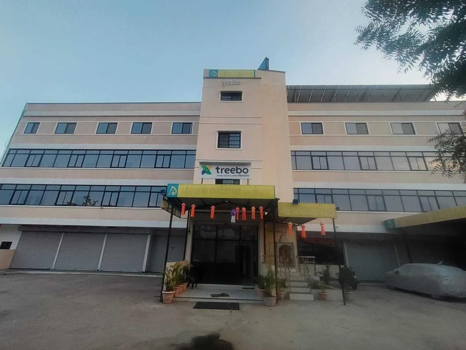 Facade/entrance in Hotel O Grand Executive