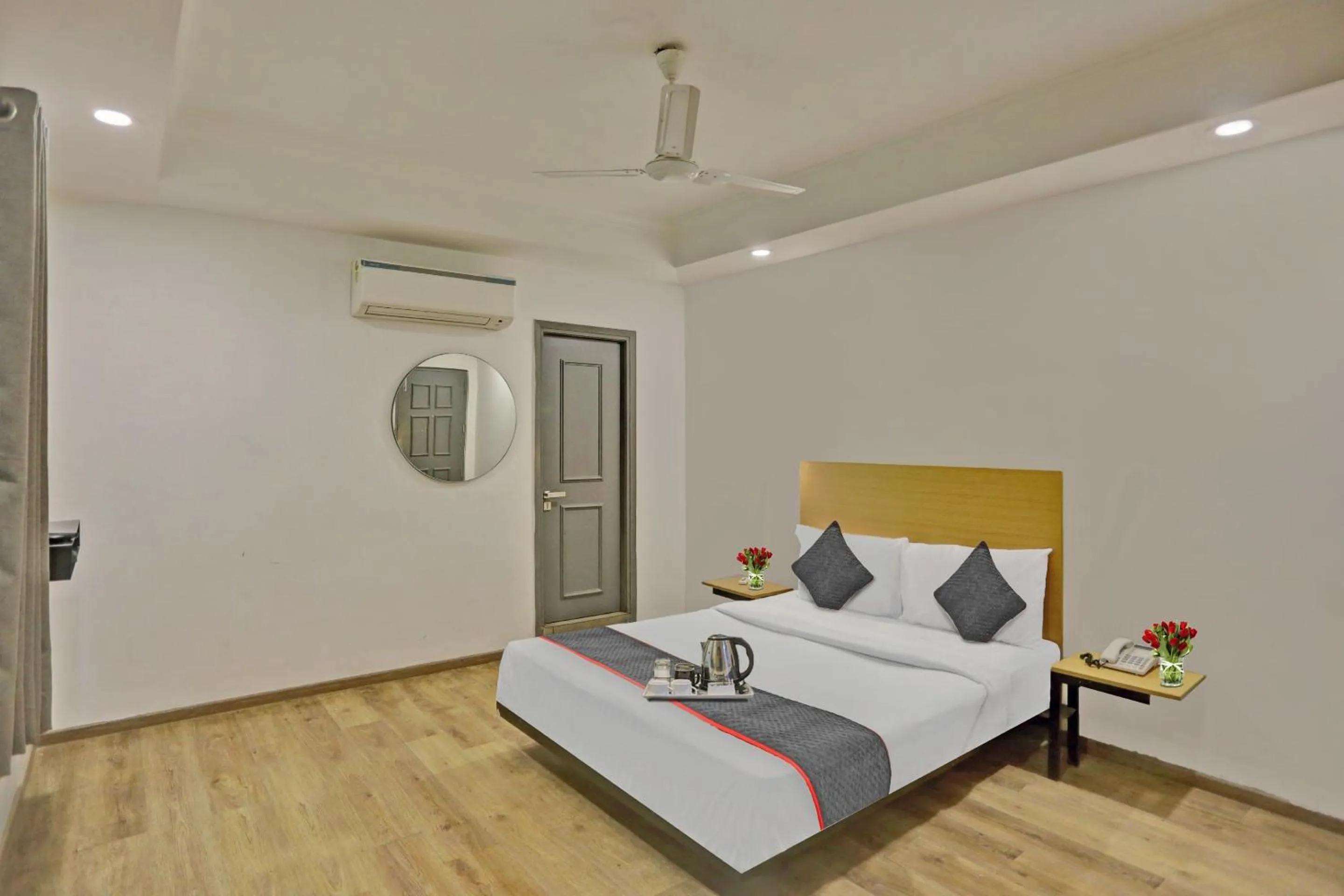 Bedroom in Townhouse Jp Grand Near Mayapuri Chowk