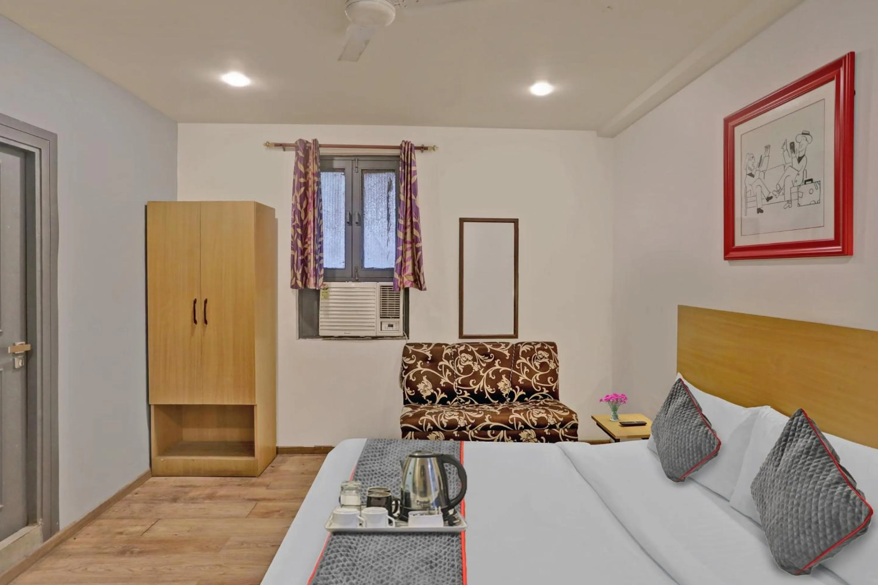 Bedroom in Townhouse Jp Grand Near Mayapuri Chowk