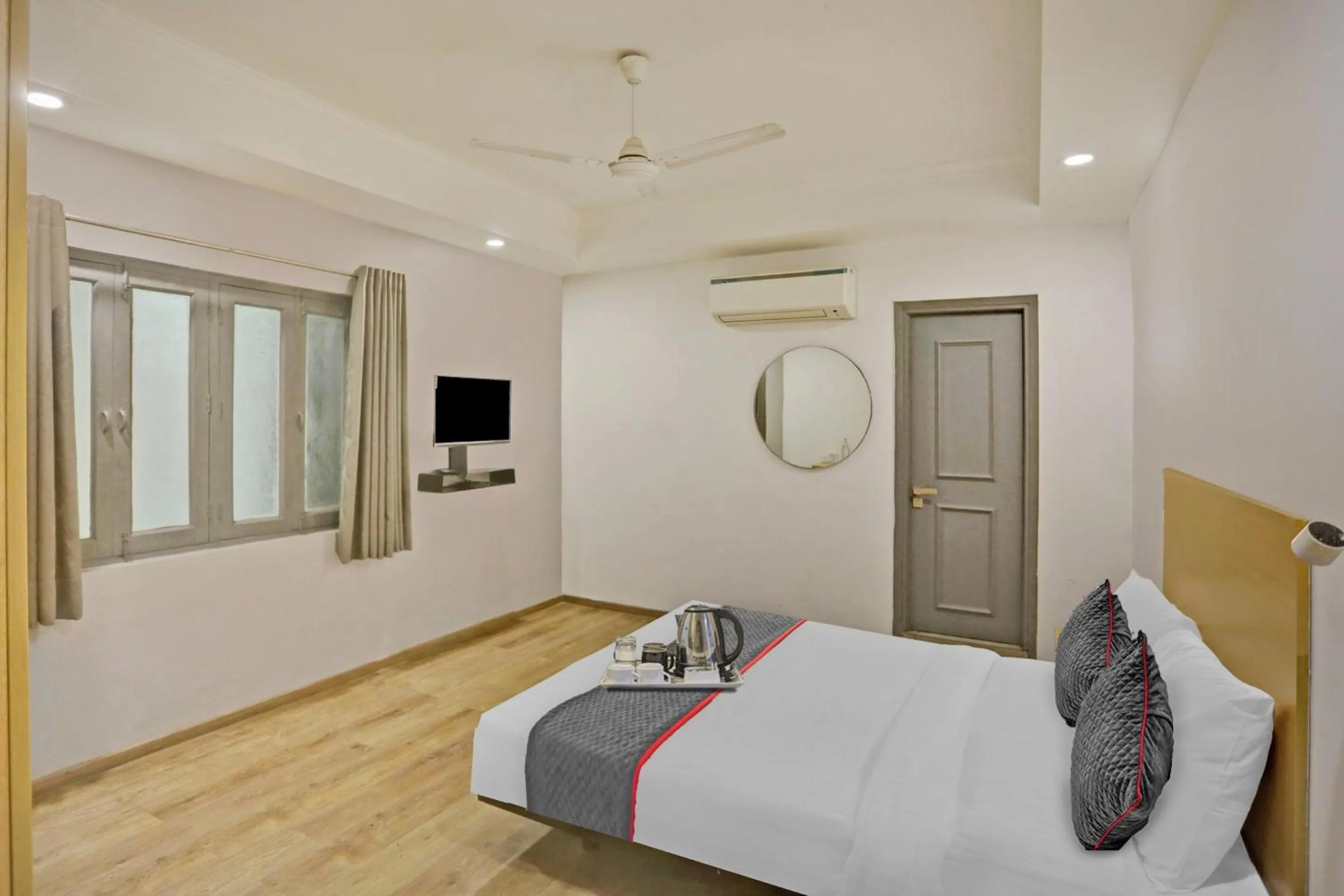 Bedroom, Bed in Townhouse Jp Grand Near Mayapuri Chowk