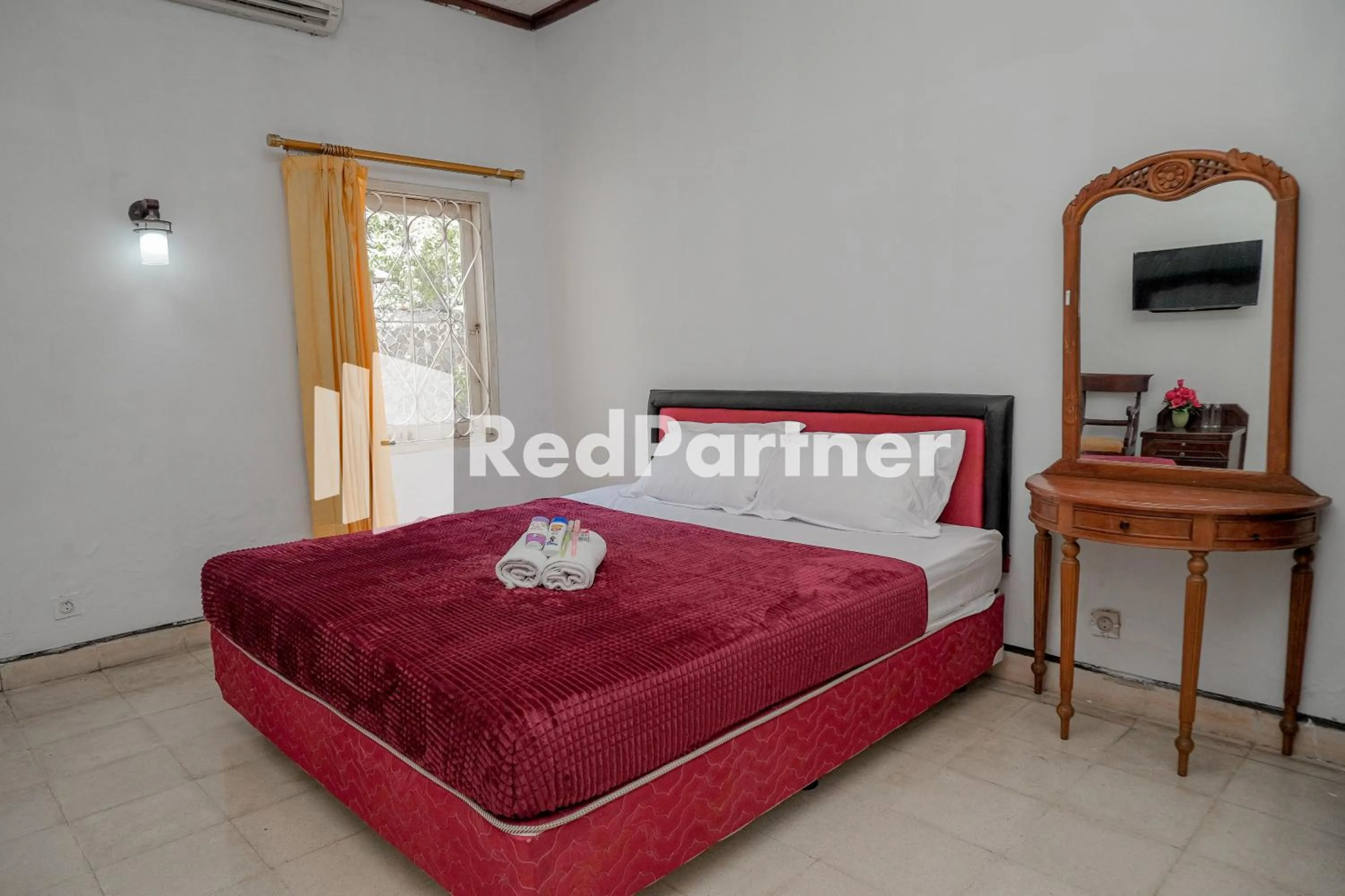 Bedroom in Rajawali Guest House Mitra RedDoorz